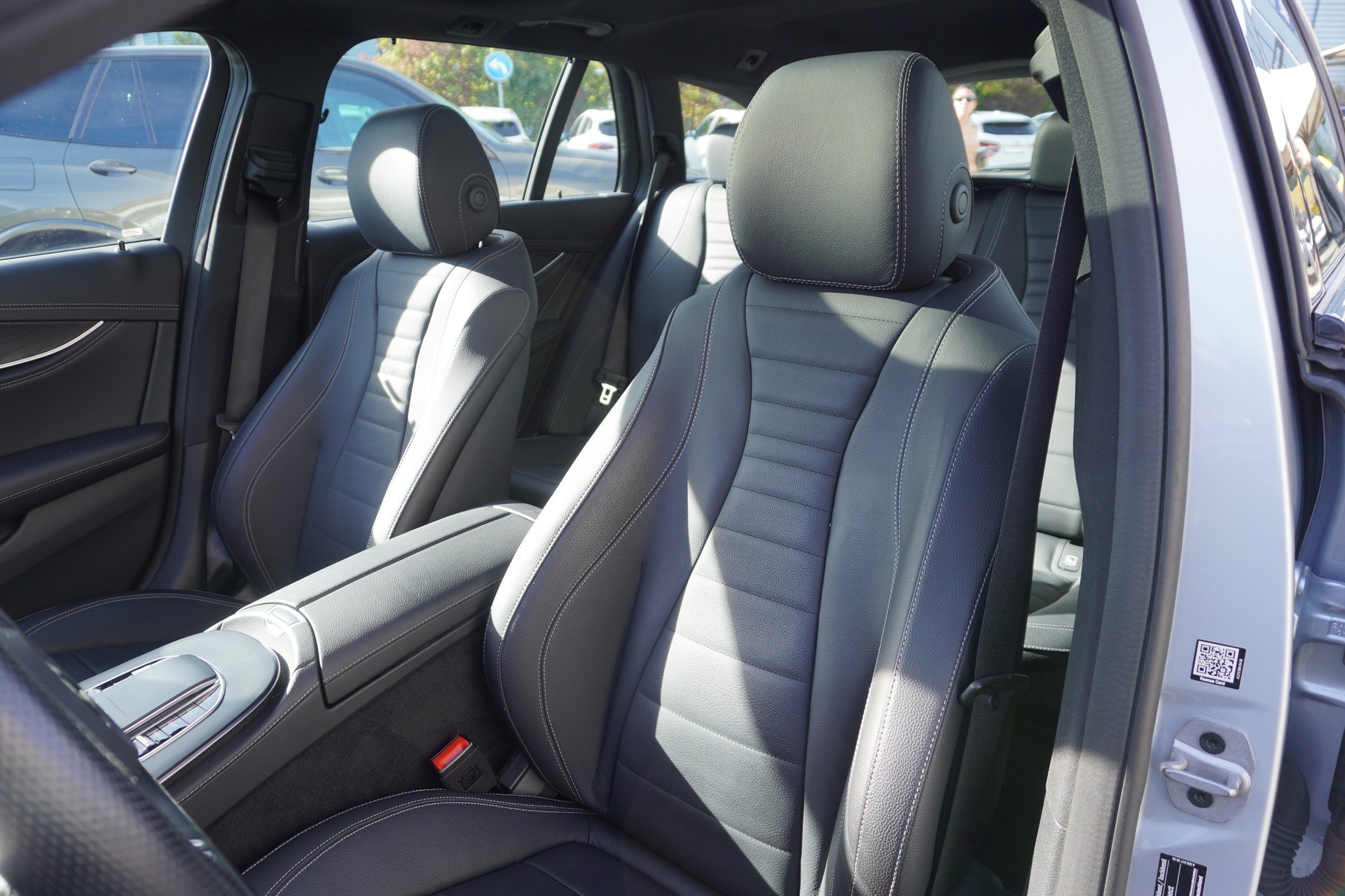 MERCEDES-BENZ E 220 d T 4Matic AMG Line 9G-Tronic-image-21
