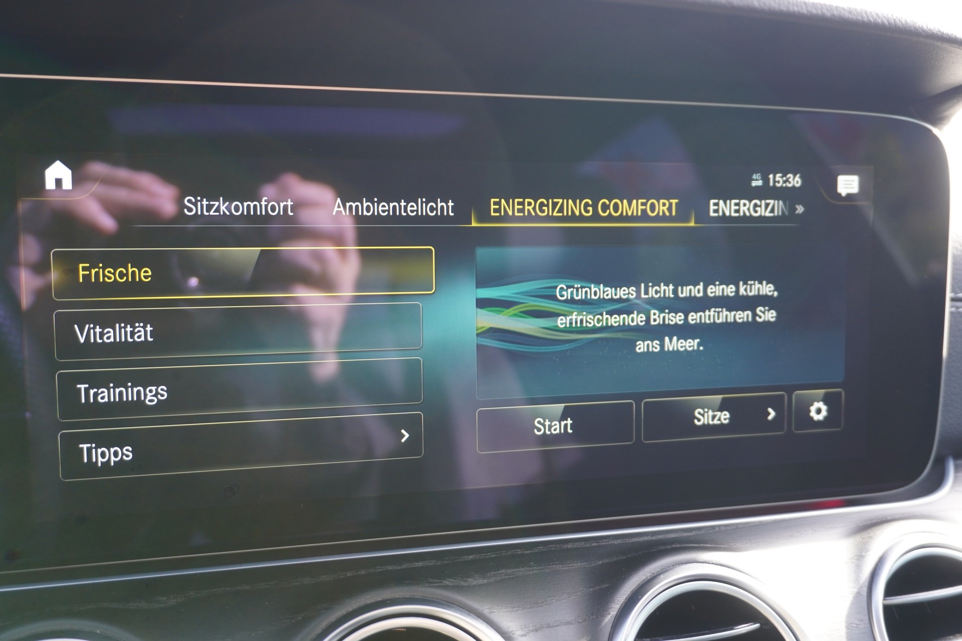MERCEDES-BENZ E 220 d T 4Matic AMG Line 9G-Tronic-image-43