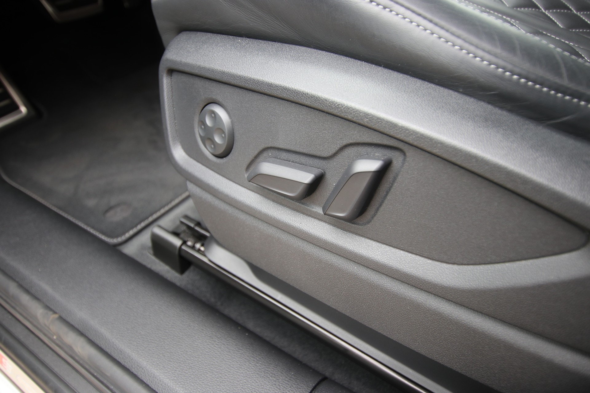 AUDI SQ5 Sportback TDI quattro tiptronic-image-27