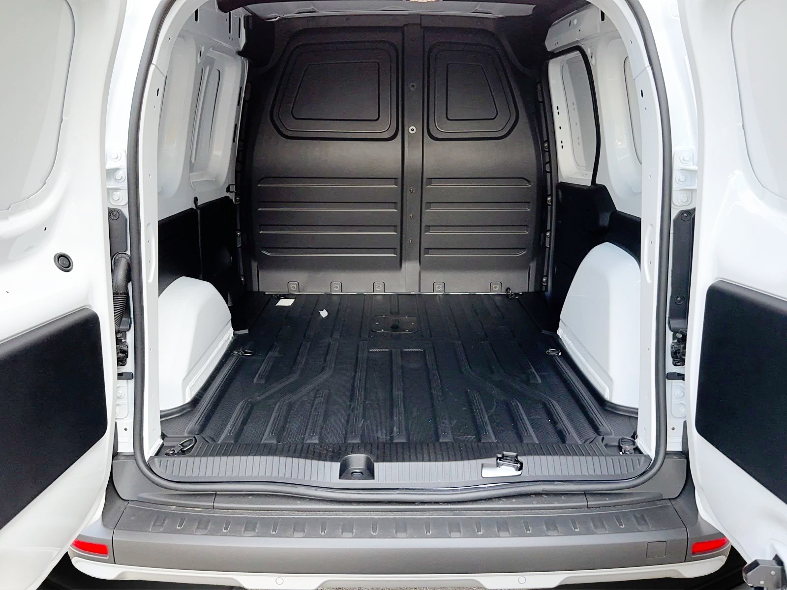 NISSAN Townstar EV45 kWh 22kW L1 Tekna-image-4