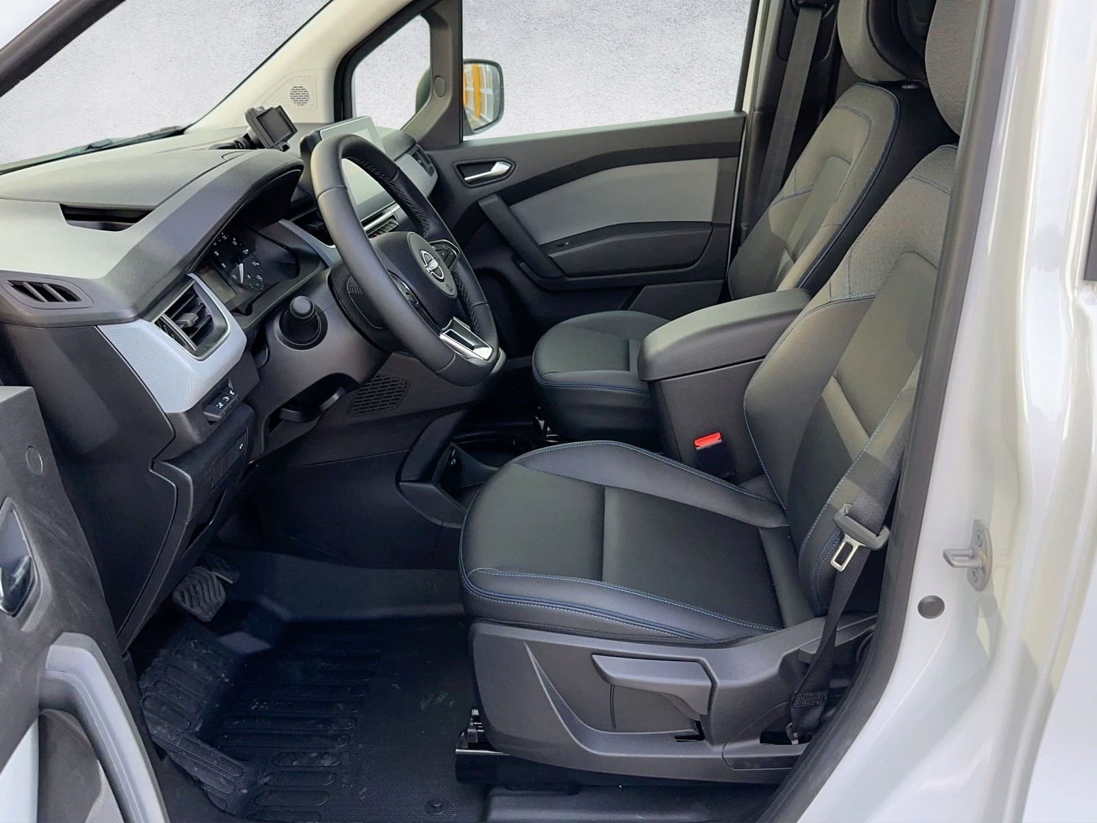 NISSAN Townstar EV45 kWh 22kW L1 Tekna-image-6