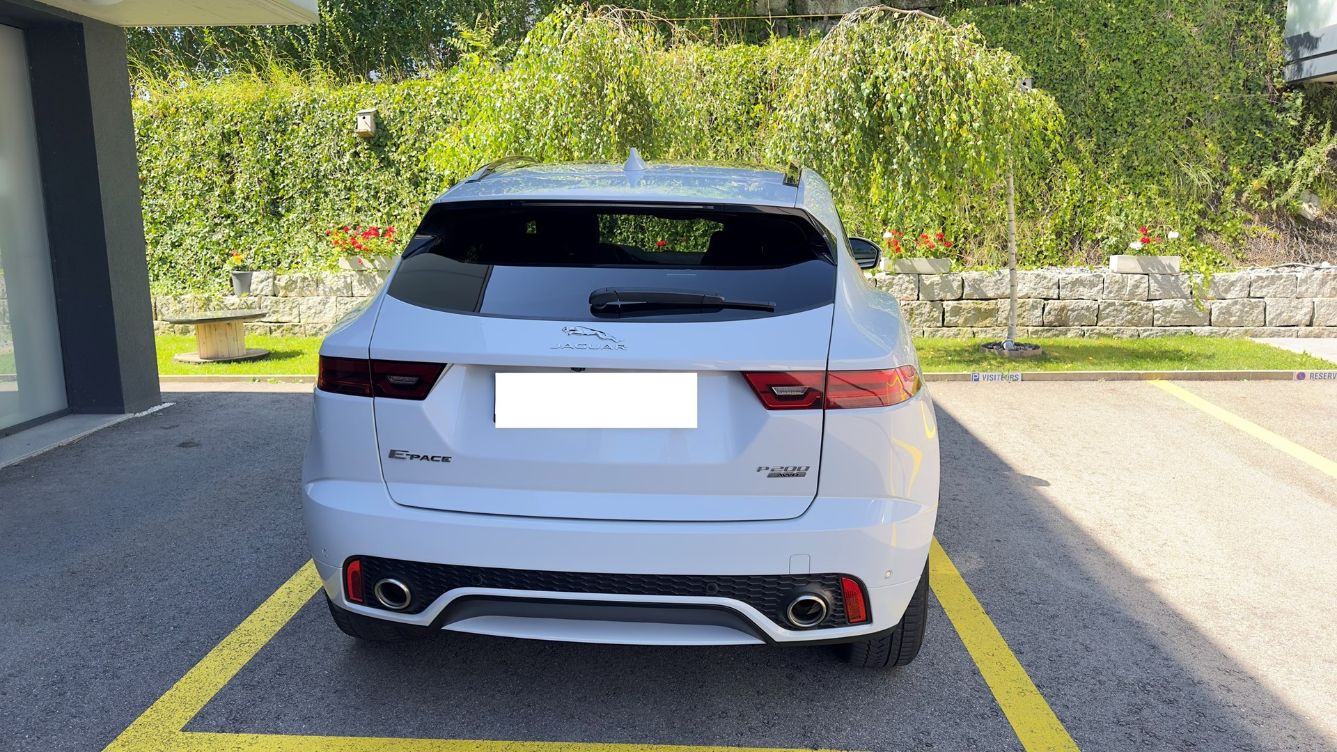 JAGUAR E-Pace P200 R-Dynamic S AWD Automatik-image-2