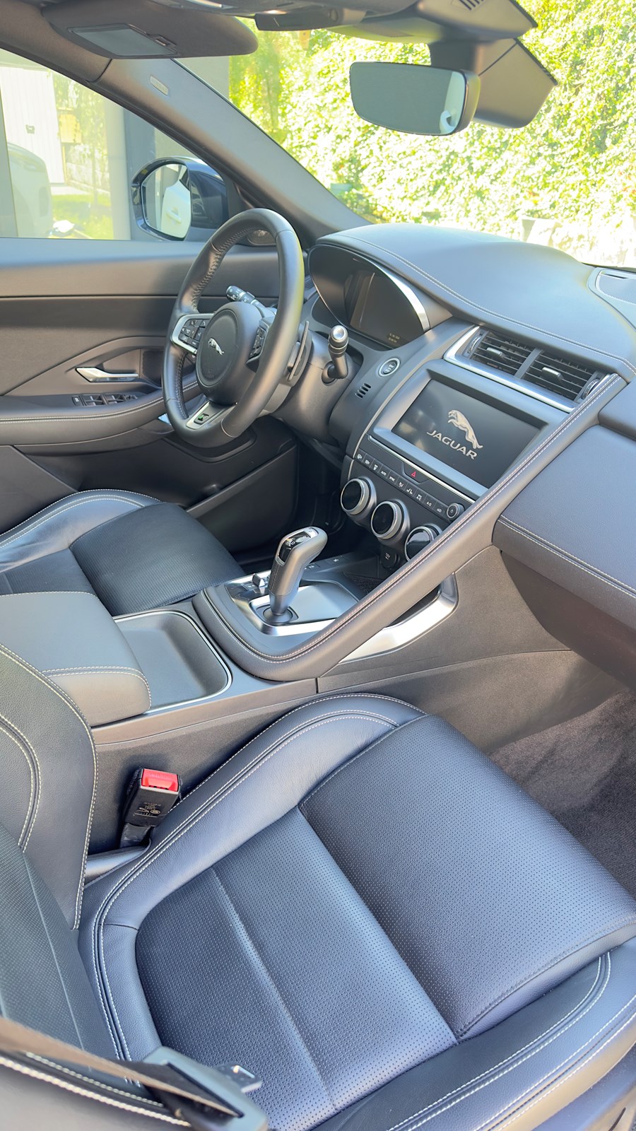 JAGUAR E-Pace P200 R-Dynamic S AWD Automatik-image-3