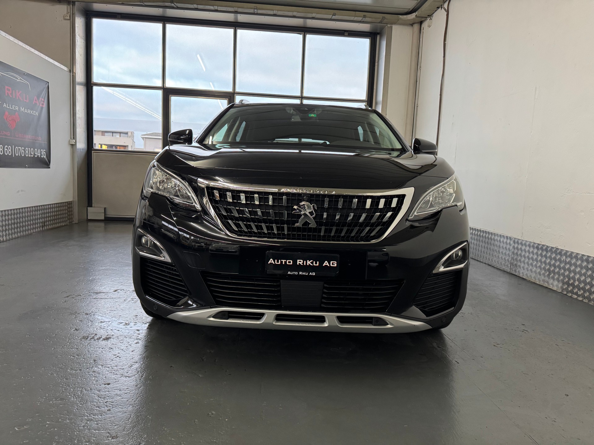 PEUGEOT 3008 2.0 BlueHDi Allure-image-3