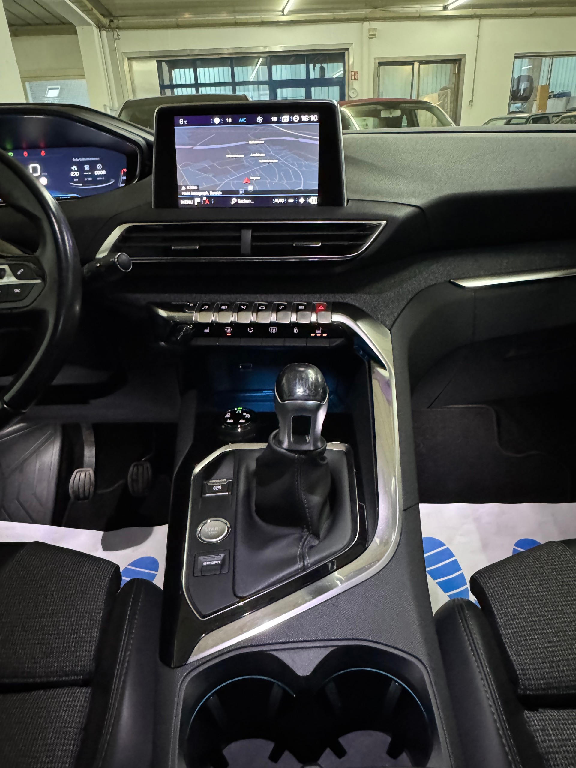 PEUGEOT 3008 2.0 BlueHDi Allure-image-19