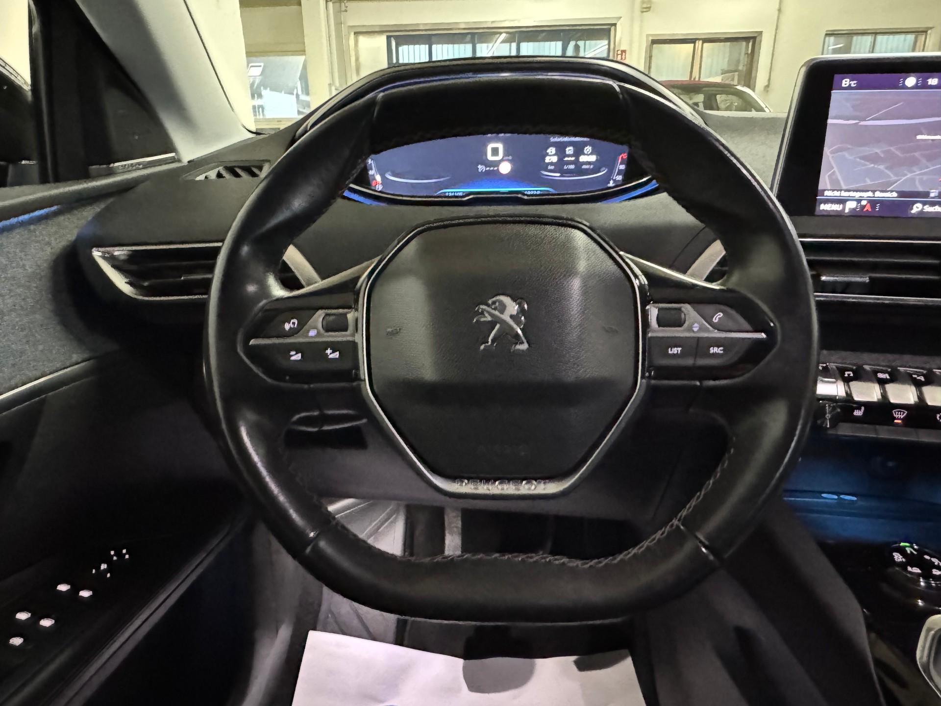 PEUGEOT 3008 2.0 BlueHDi Allure-image-22