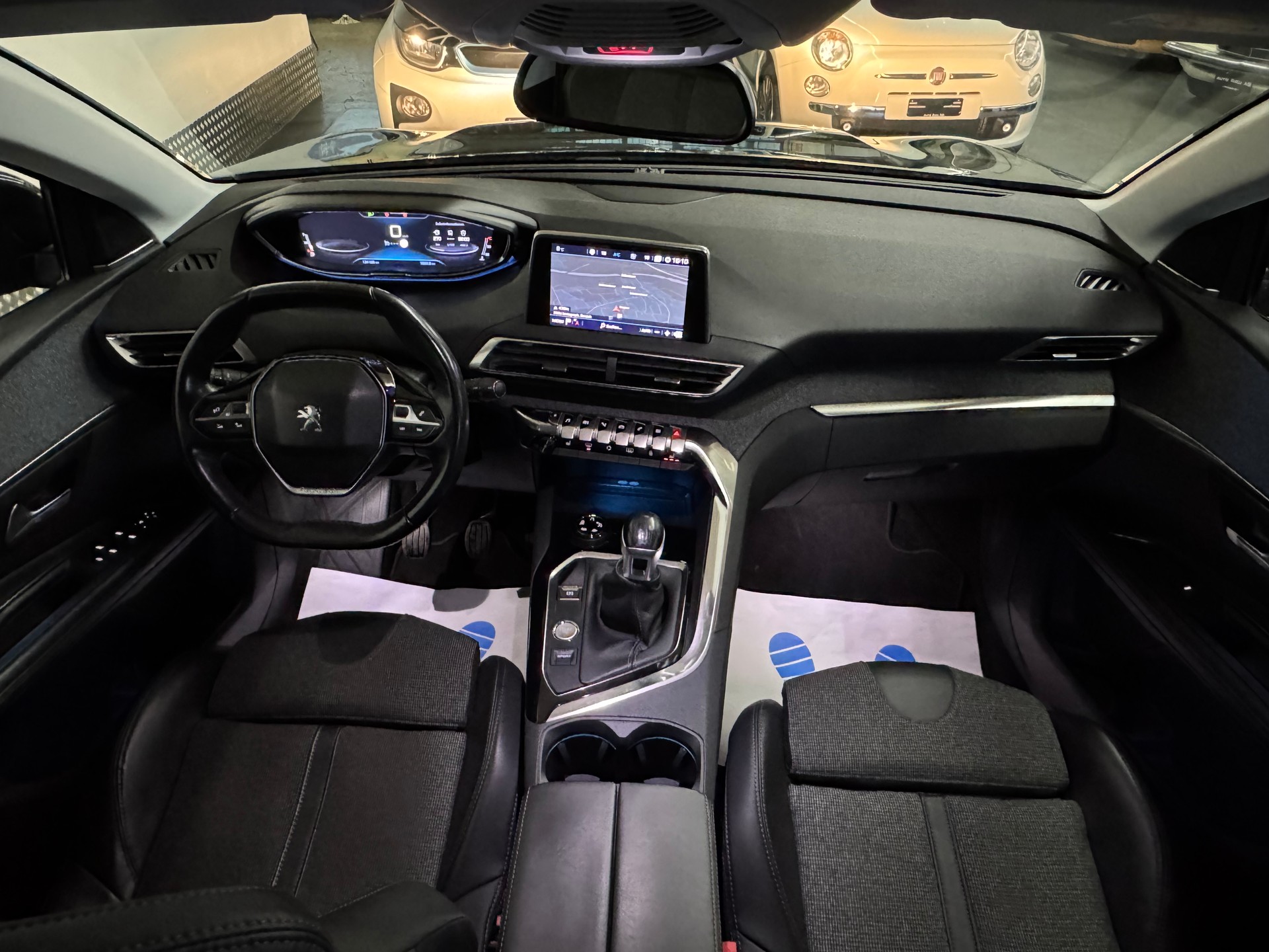 PEUGEOT 3008 2.0 BlueHDi Allure-image-18