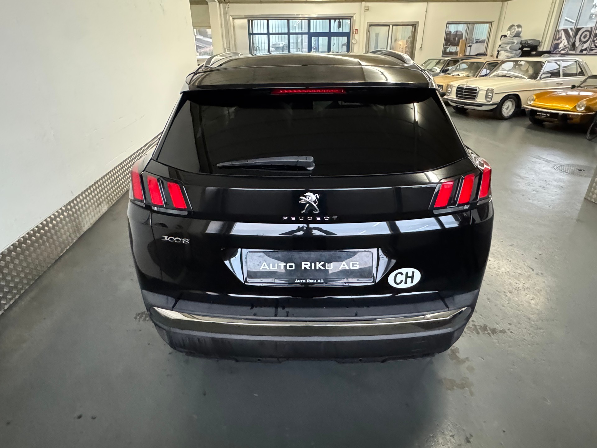 PEUGEOT 3008 2.0 BlueHDi Allure-image-9