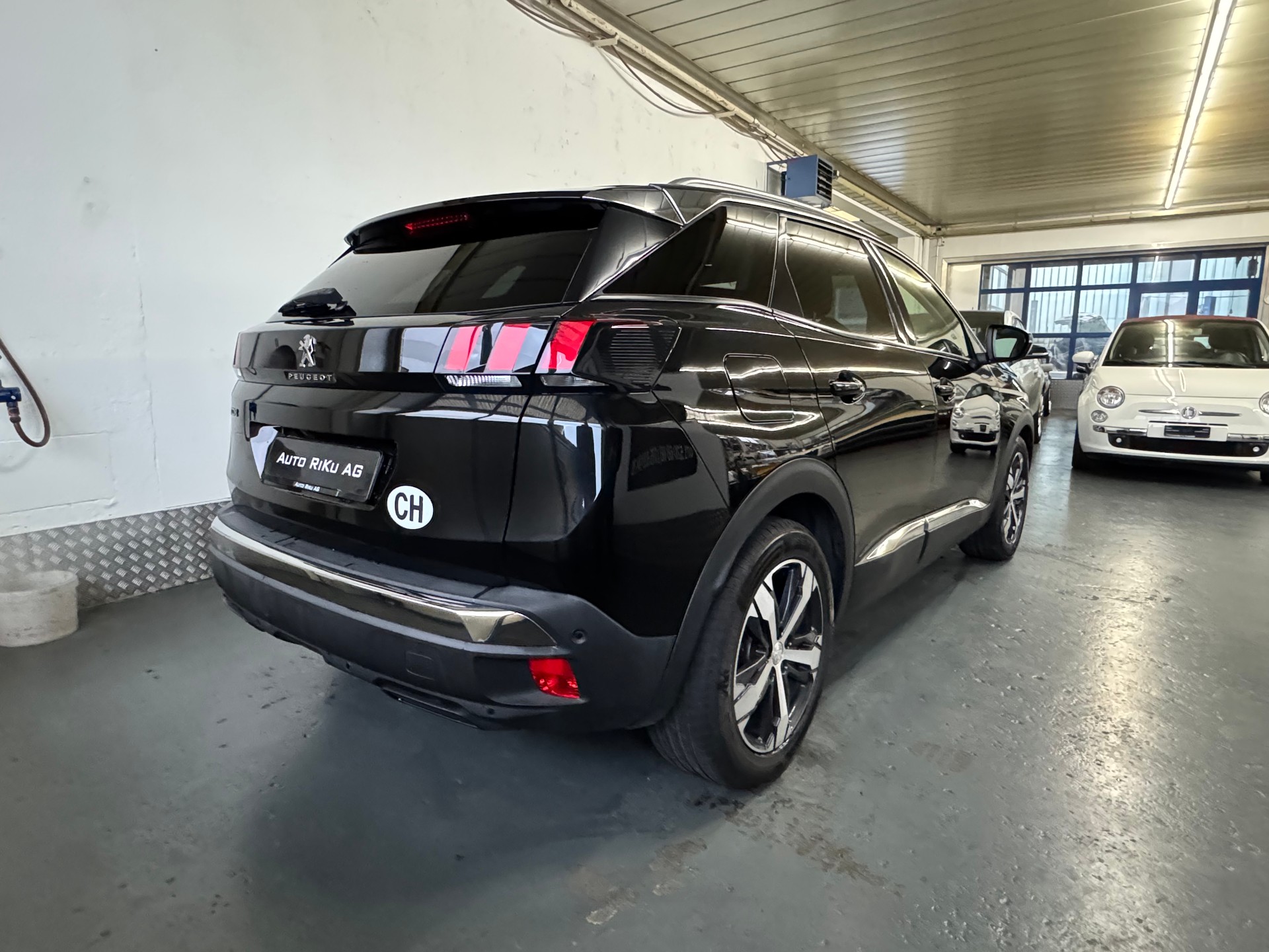 PEUGEOT 3008 2.0 BlueHDi Allure-image-8