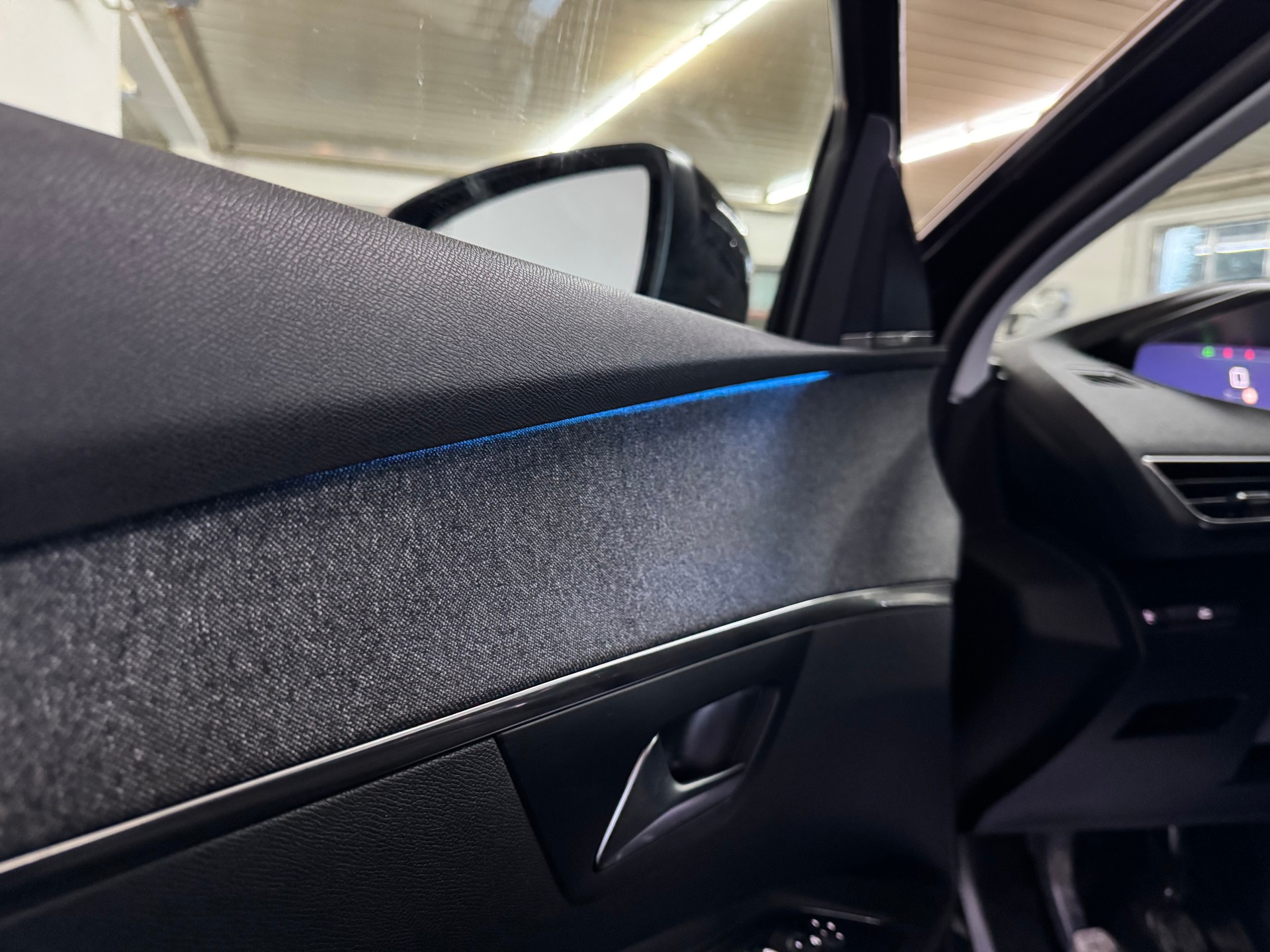 PEUGEOT 3008 2.0 BlueHDi Allure-image-17