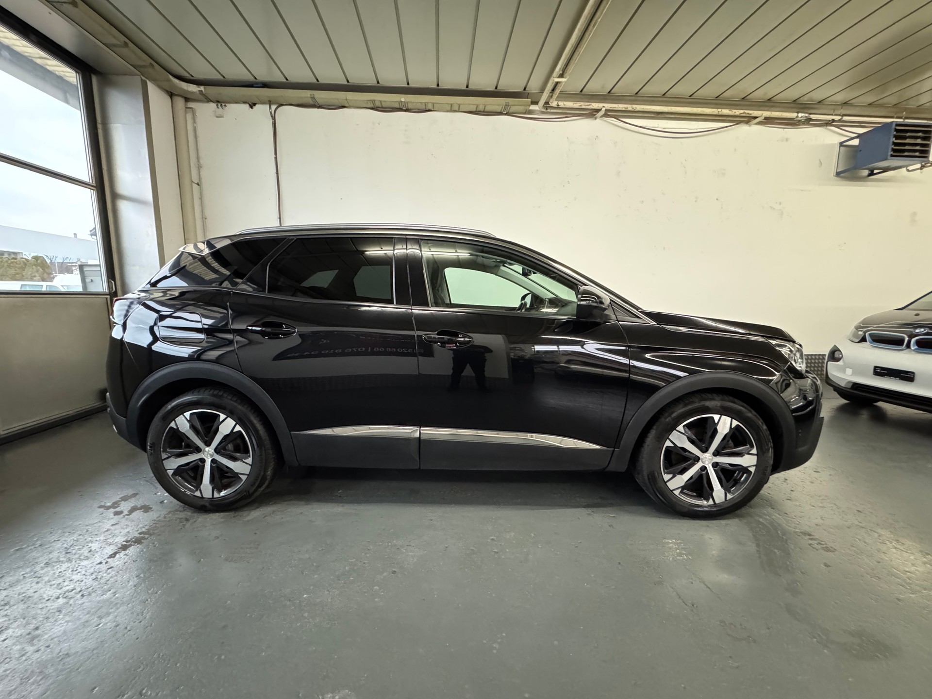 PEUGEOT 3008 2.0 BlueHDi Allure-image-6