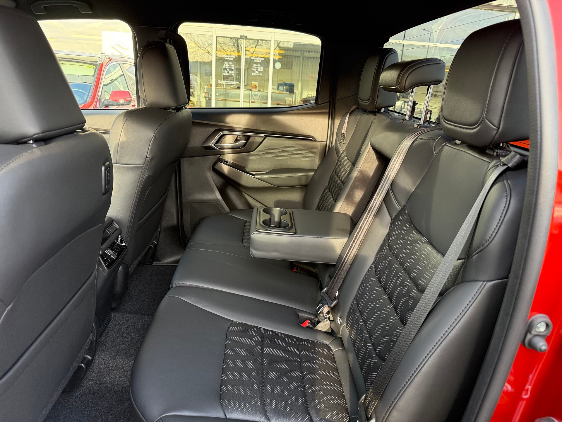 ISUZU D-MAX 1.9 CrewCab N60 Nitro Sport 4x4 Automat 5 JAHRE GARANTIE Nur bei Garage Zöllig - Finanzierung OHNE Zins möglich!-image-20