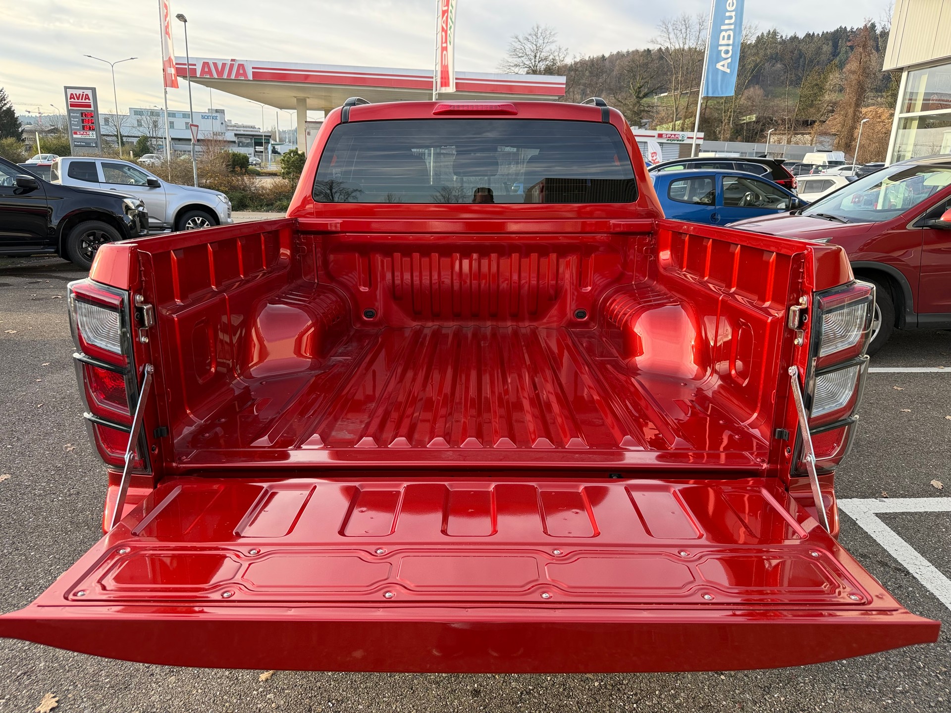 ISUZU D-MAX 1.9 CrewCab N60 Nitro Sport 4x4 Automat 5 JAHRE GARANTIE Nur bei Garage Zöllig - Finanzierung OHNE Zins möglich!-image-6