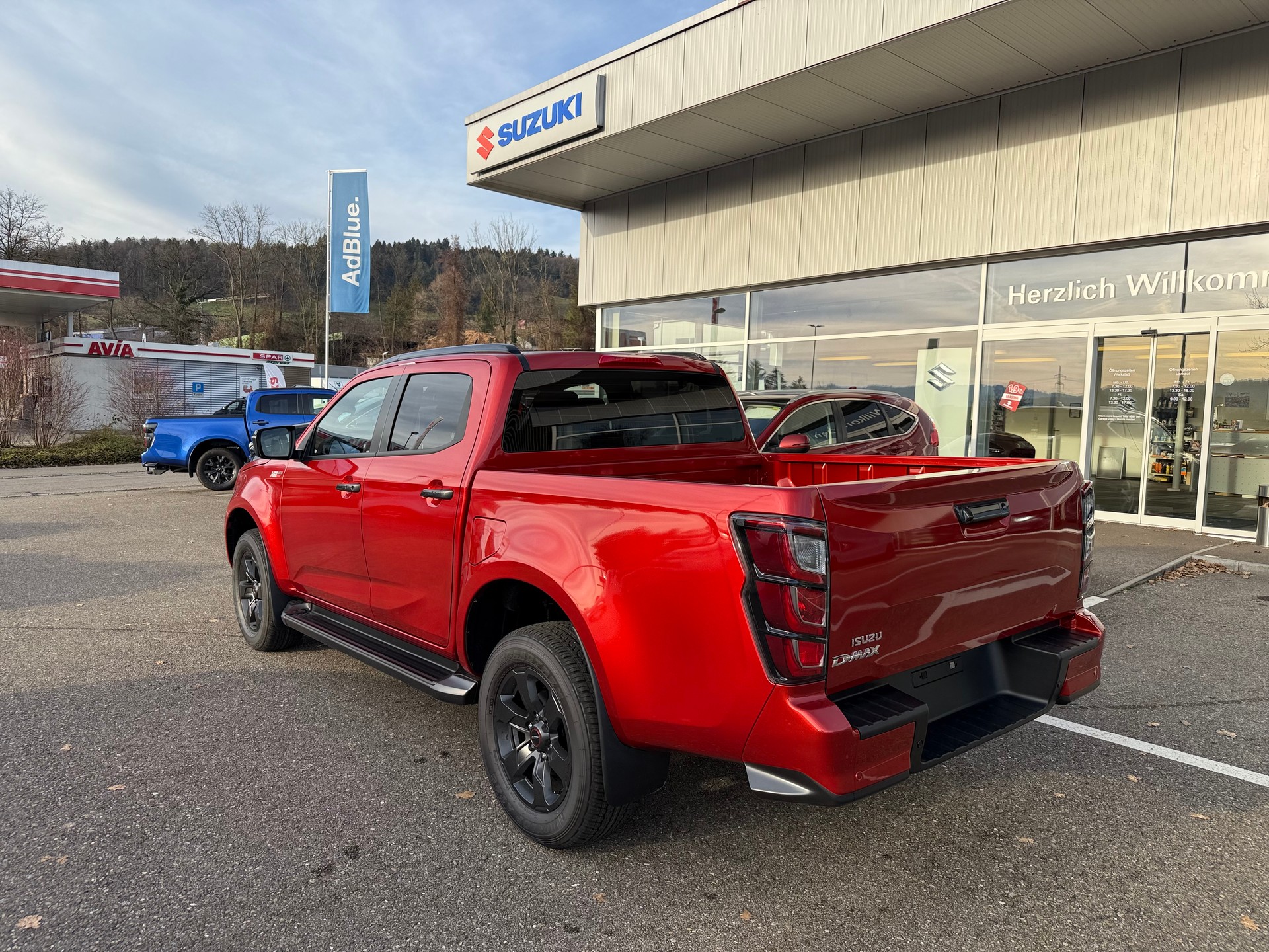 ISUZU D-MAX 1.9 CrewCab N60 Nitro Sport 4x4 Automat 5 JAHRE GARANTIE Nur bei Garage Zöllig - Finanzierung OHNE Zins möglich!-showroom-element-3