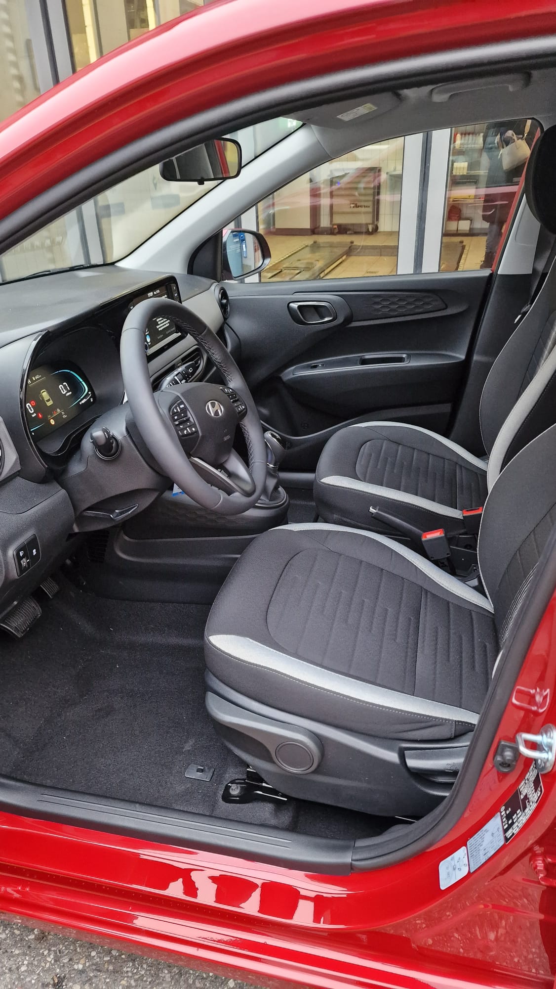 HYUNDAI i10 1.2 Amplia AMT5-image-5