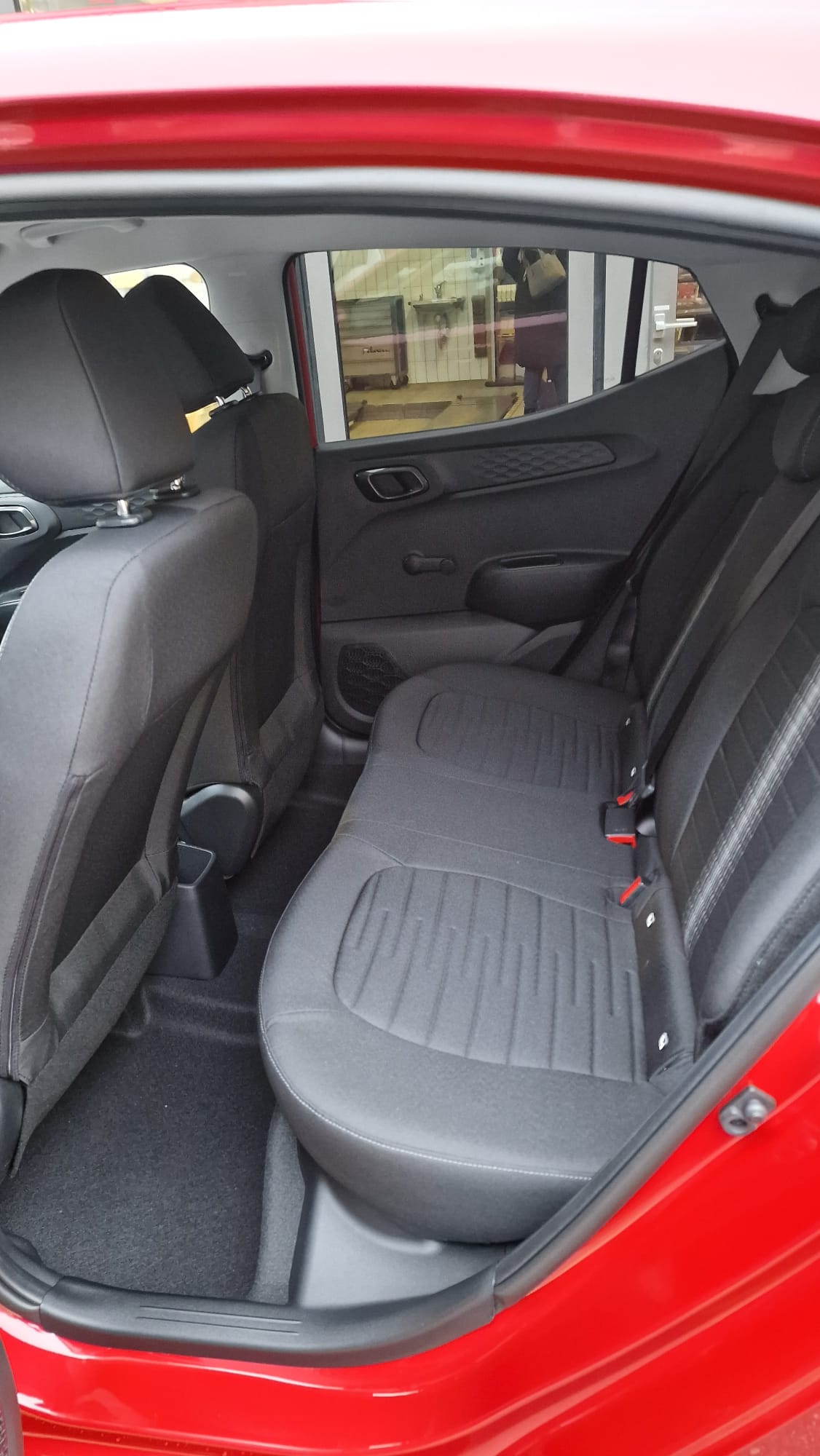 HYUNDAI i10 1.2 Amplia AMT5-image-9