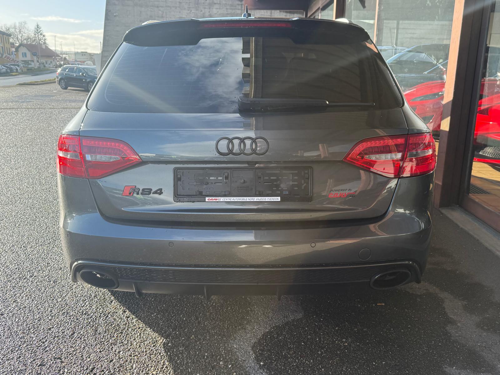 AUDI RS4 Avant 4.2 FSI V8 quattro S-tronic-image-4