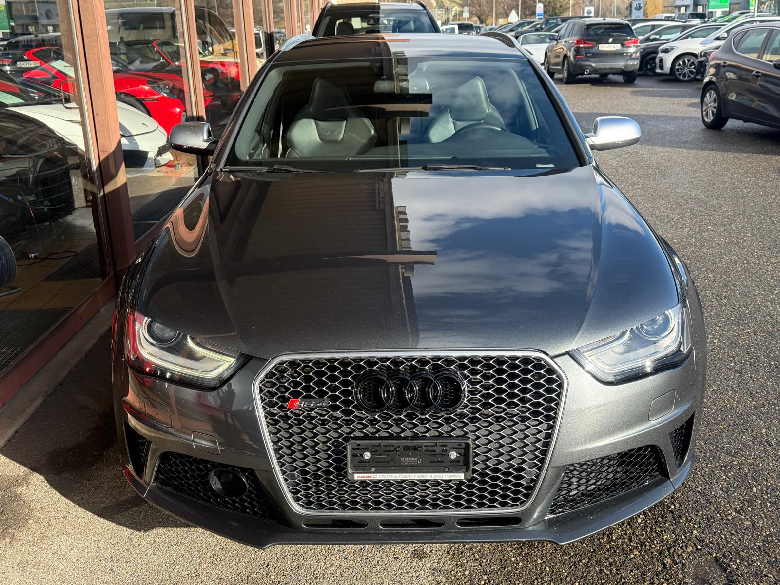 AUDI RS4 Avant 4.2 FSI V8 quattro S-tronic-image-2