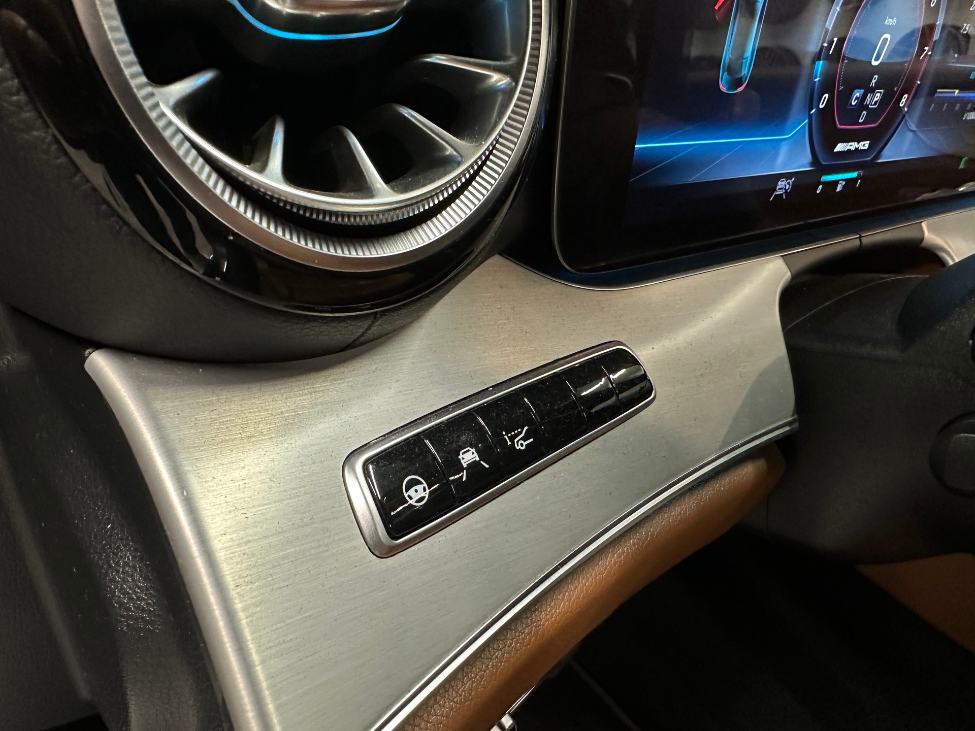 MERCEDES-BENZ E 220 d Avantgarde Coupé-image-17