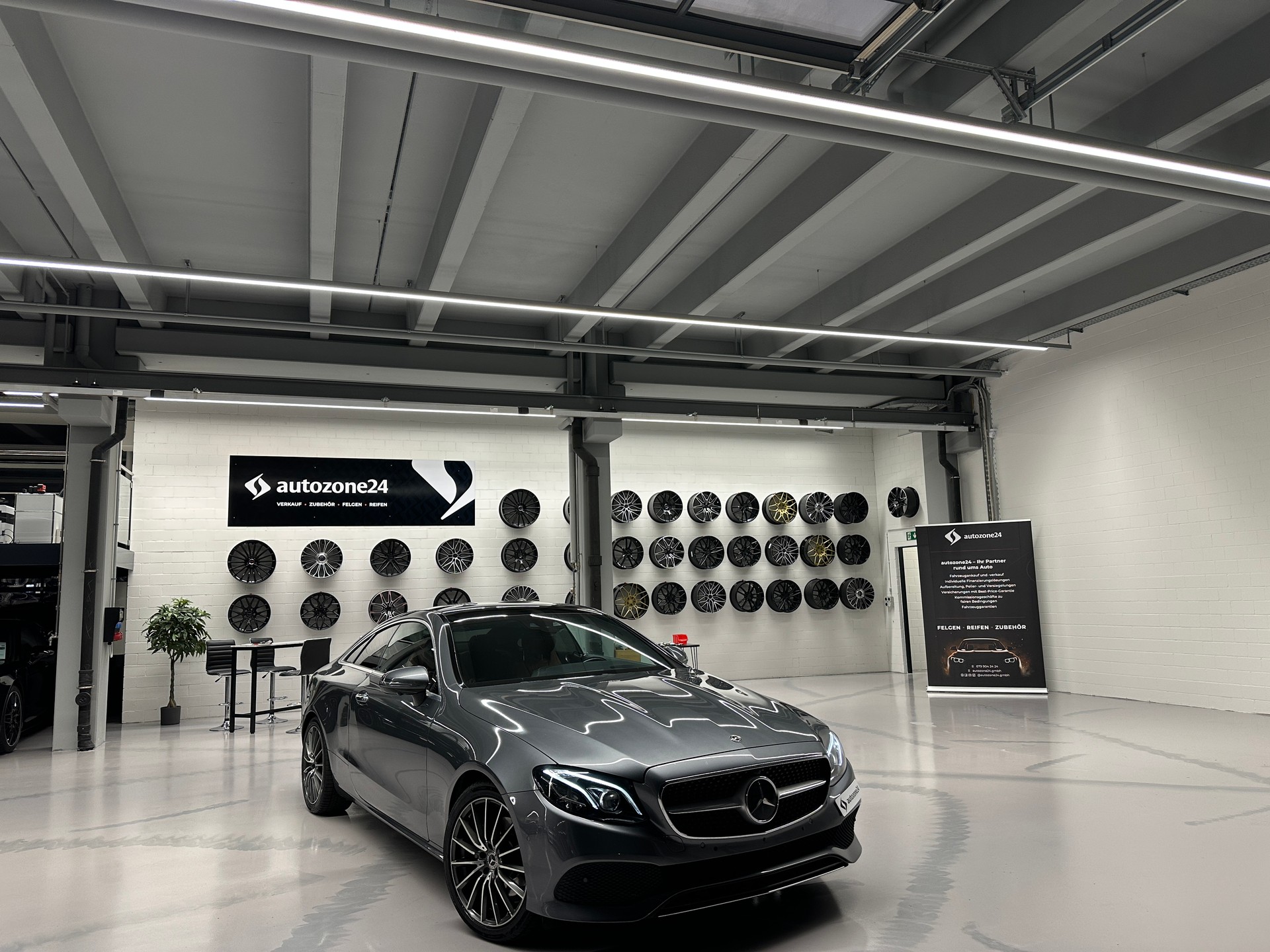 MERCEDES-BENZ E 220 d Avantgarde Coupé-image-6