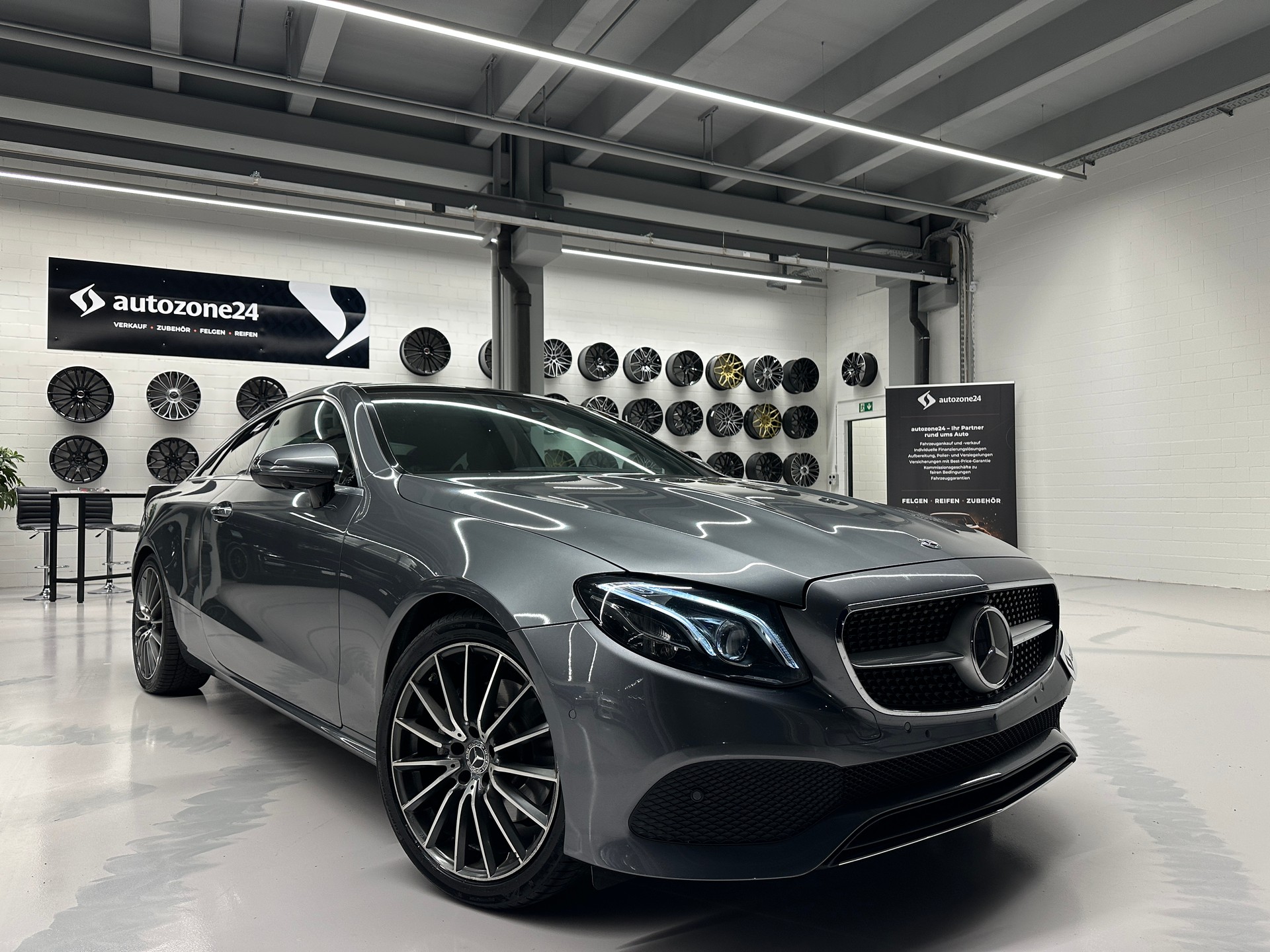 MERCEDES-BENZ E 220 d Avantgarde Coupé-image-0
