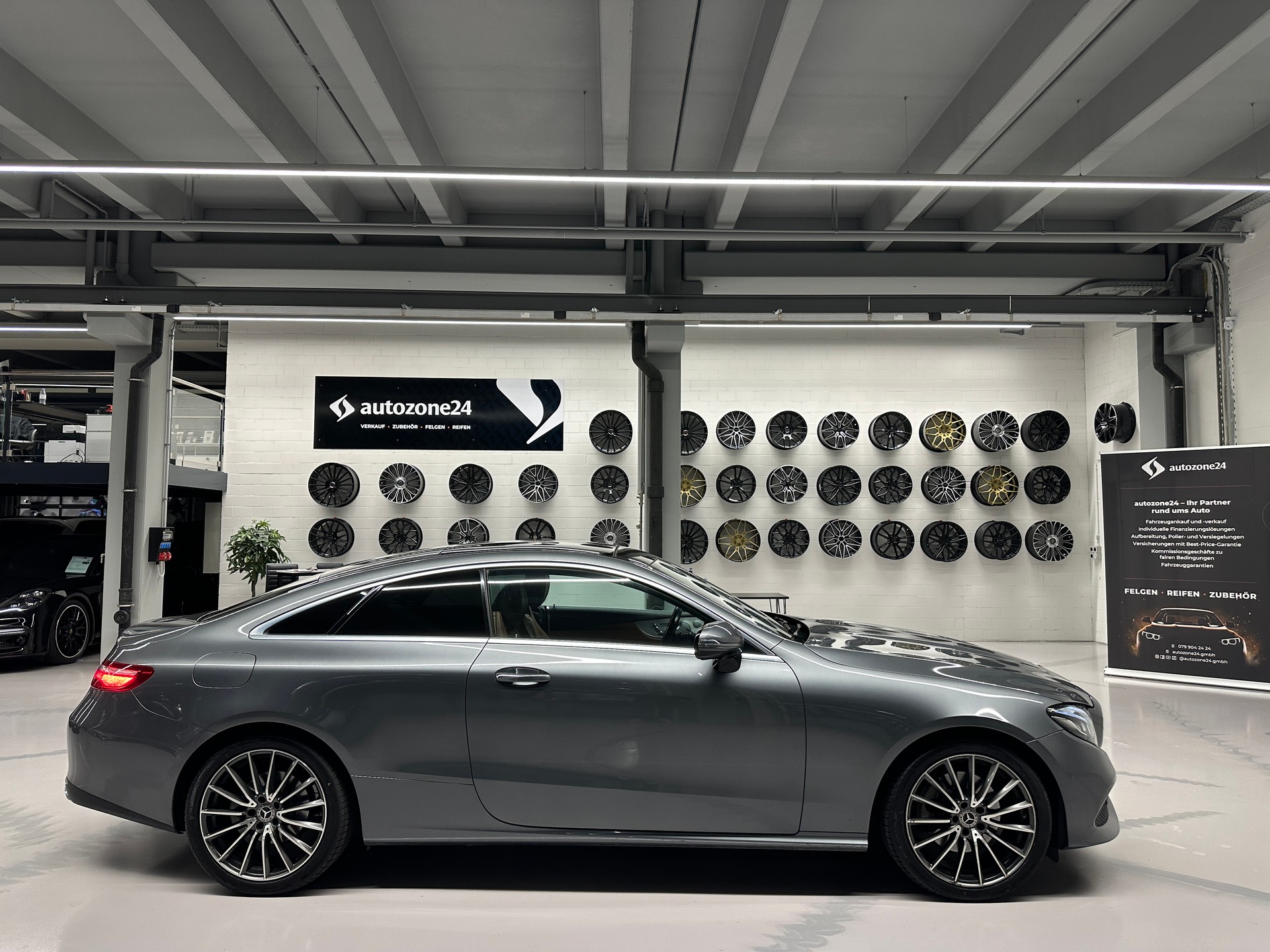 MERCEDES-BENZ E 220 d Avantgarde Coupé-image-2