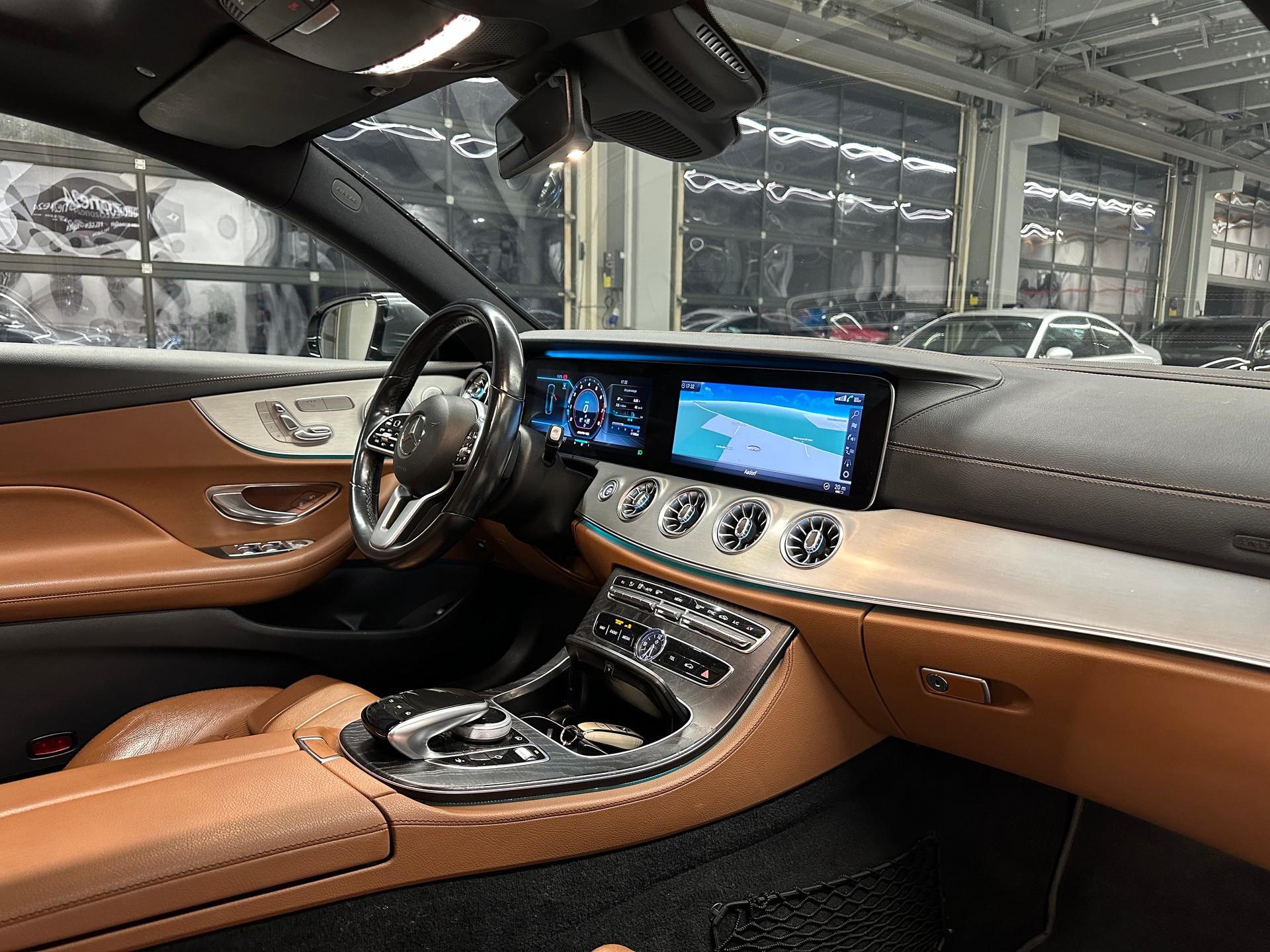 MERCEDES-BENZ E 220 d Avantgarde Coupé-image-13