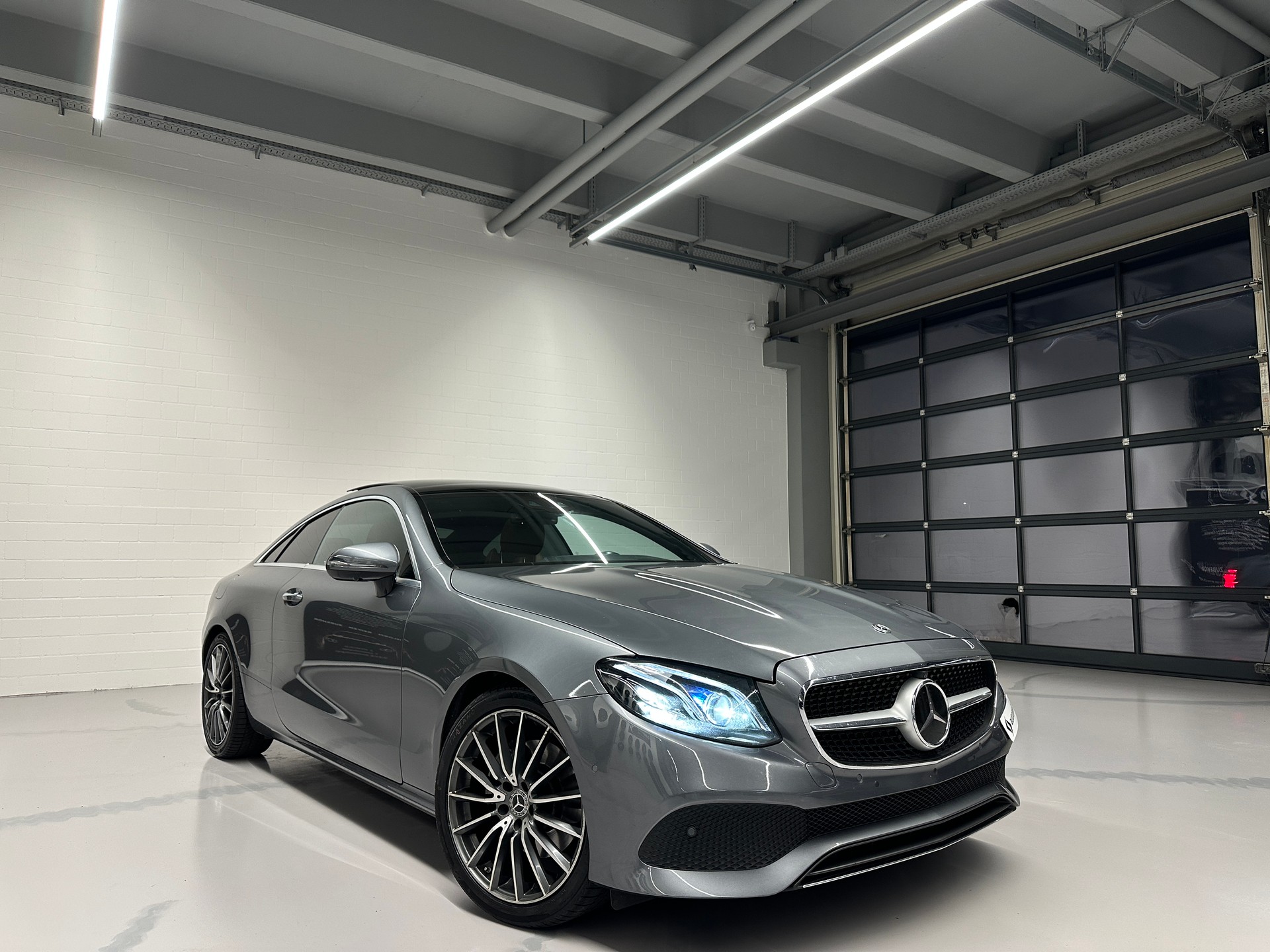 MERCEDES-BENZ E 220 d Avantgarde Coupé-image-3