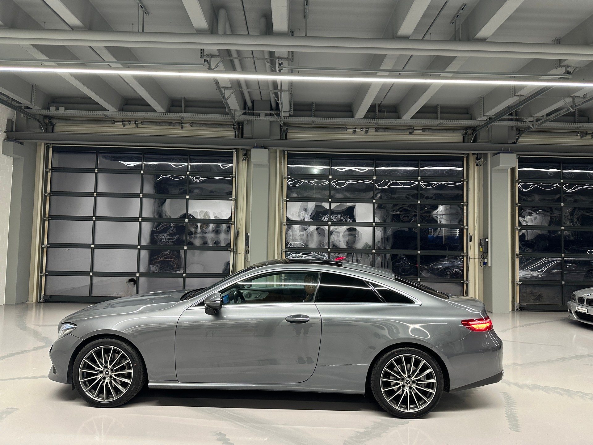 MERCEDES-BENZ E 220 d Avantgarde Coupé-image-7