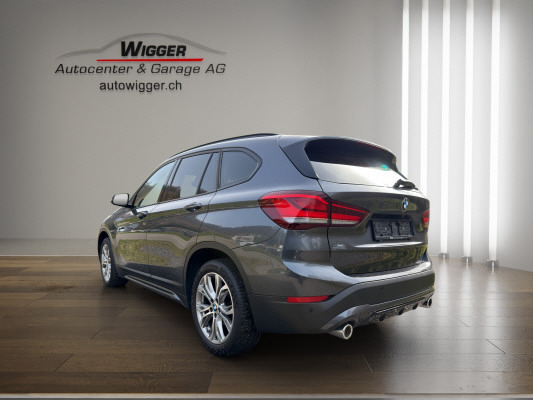 BMW X1 xDrive 18d Sport Line-showroom-element-1