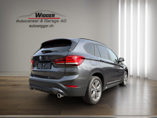 BMW X1 xDrive 18d Sport Line-showroom-element-3