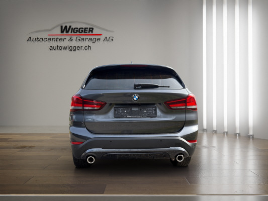 BMW X1 xDrive 18d Sport Line-showroom-element-2