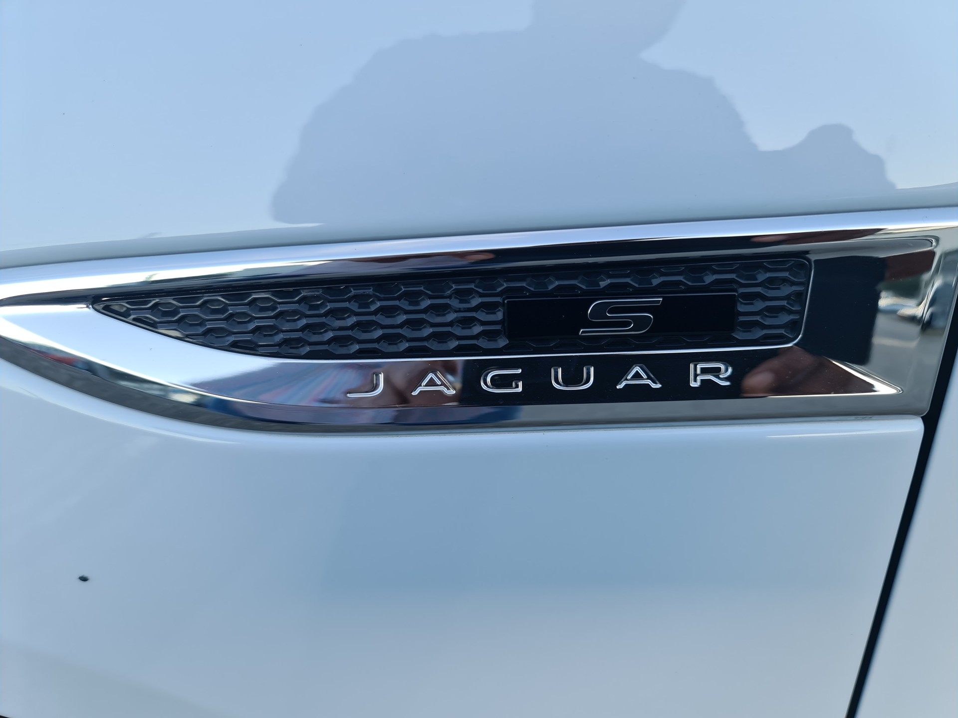 JAGUAR E-Pace 2.0 P250 R-Dynamic SE AWD Automatik-image-15