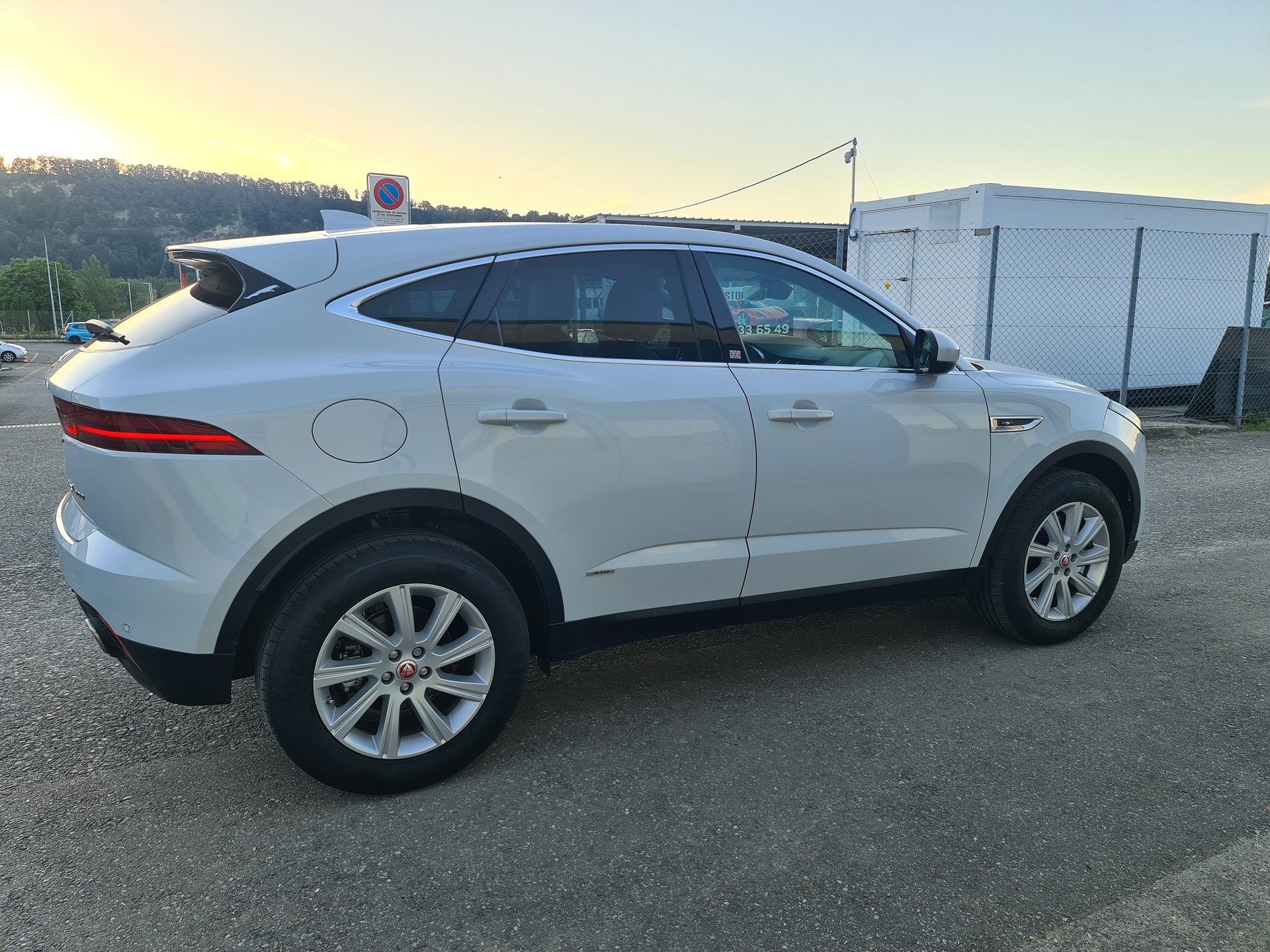 JAGUAR E-Pace 2.0 P250 R-Dynamic SE AWD Automatik-image-9