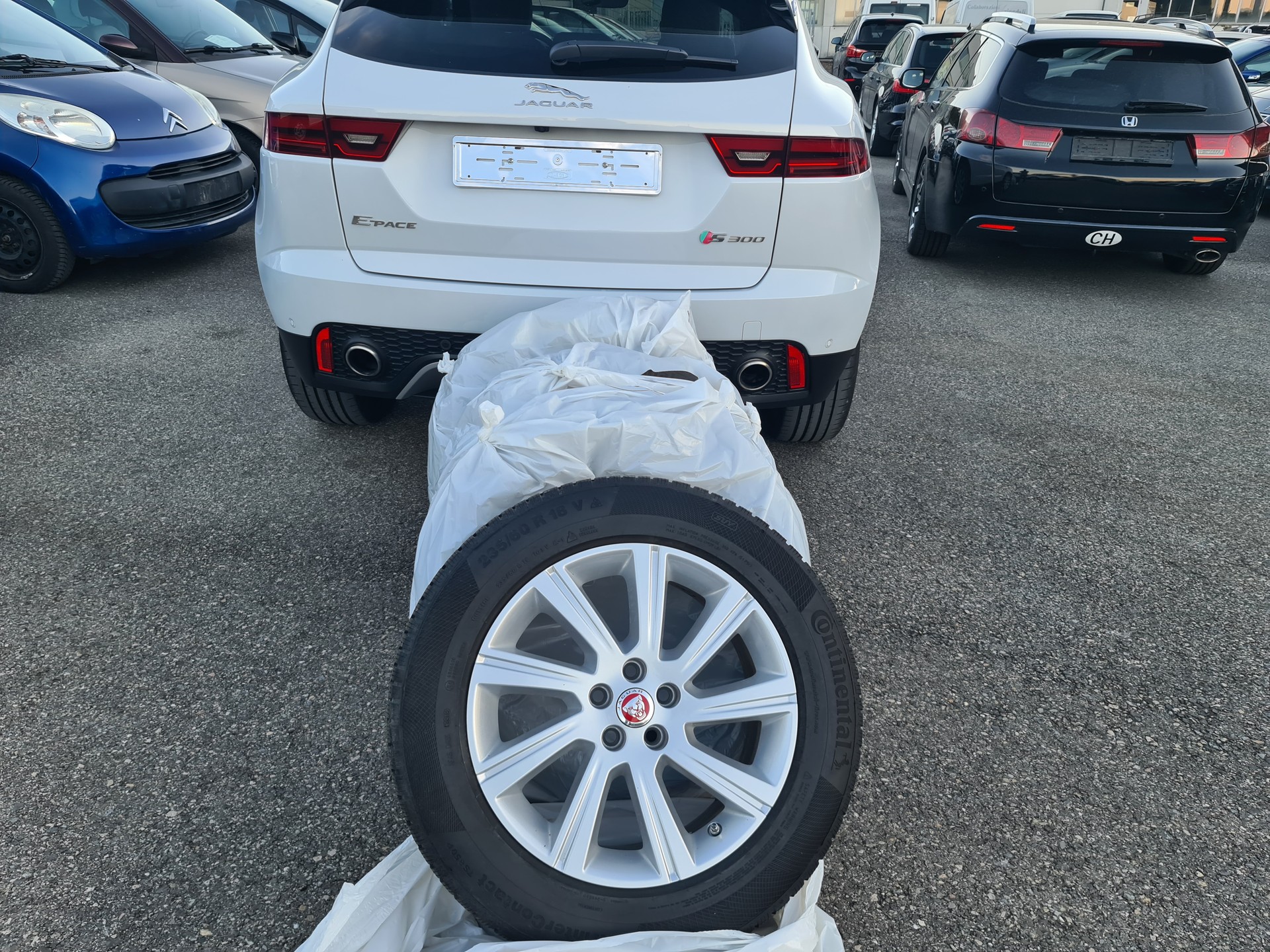 JAGUAR E-Pace 2.0 P250 R-Dynamic SE AWD Automatik-image-3