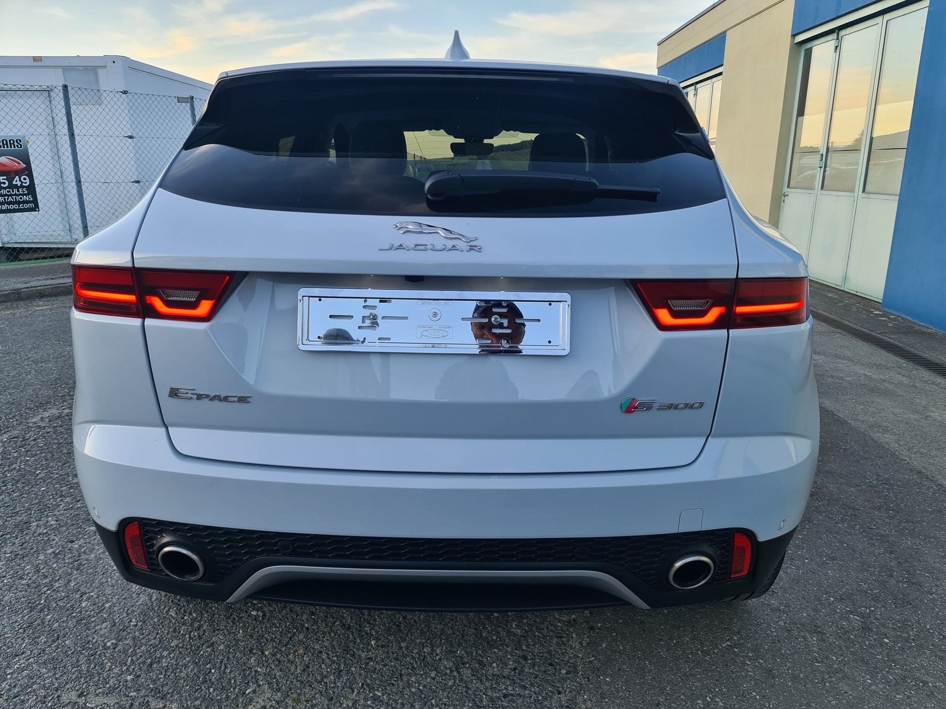 JAGUAR E-Pace 2.0 P250 R-Dynamic SE AWD Automatik-image-2