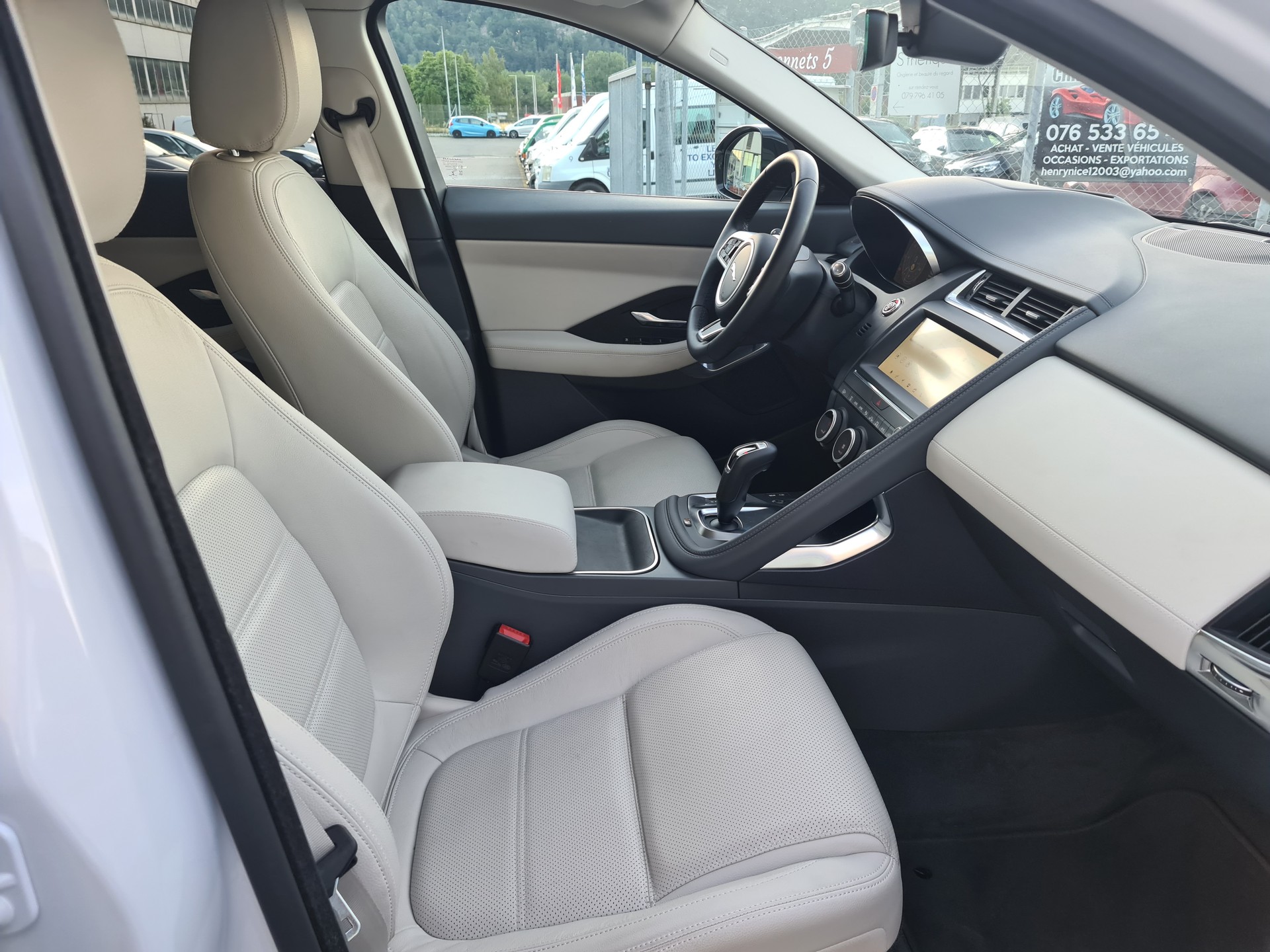JAGUAR E-Pace 2.0 P250 R-Dynamic SE AWD Automatik-image-8