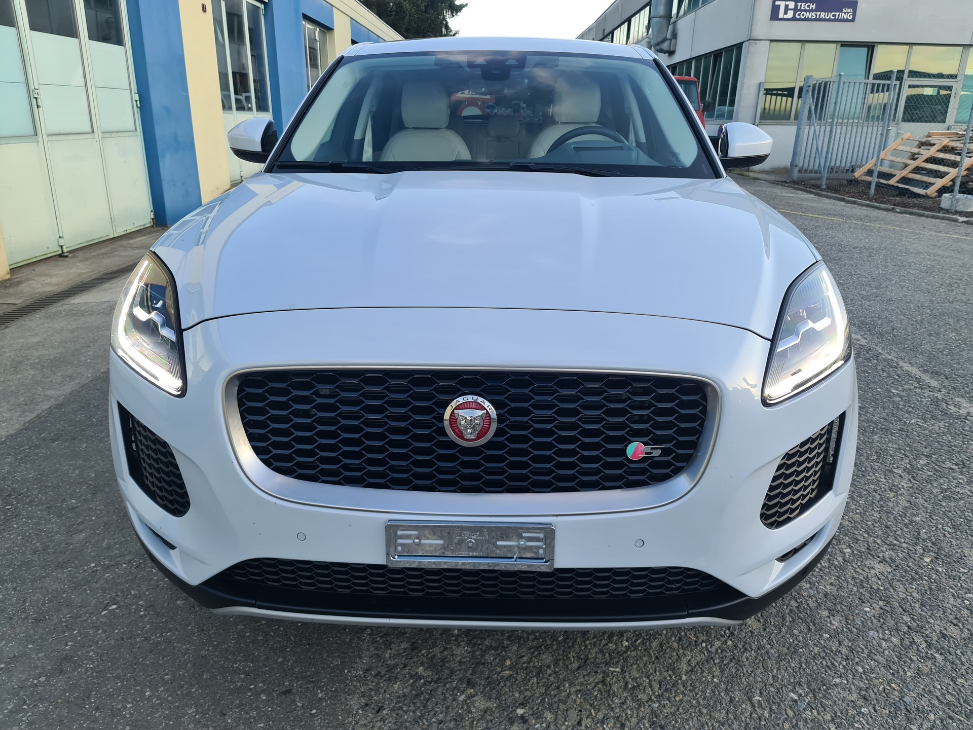 JAGUAR E-Pace 2.0 P250 R-Dynamic SE AWD Automatik-image-1
