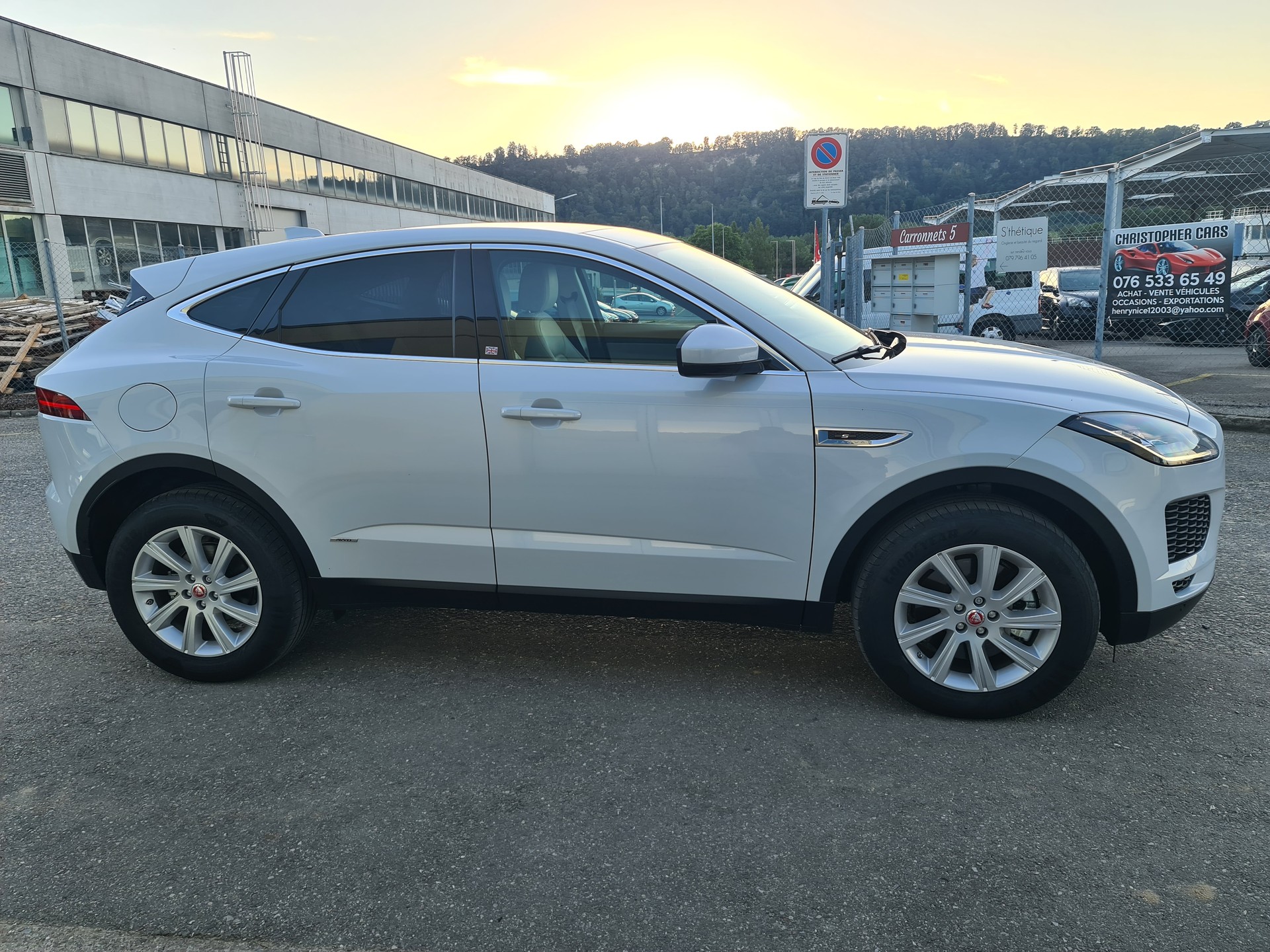 JAGUAR E-Pace 2.0 P250 R-Dynamic SE AWD Automatik-image-10