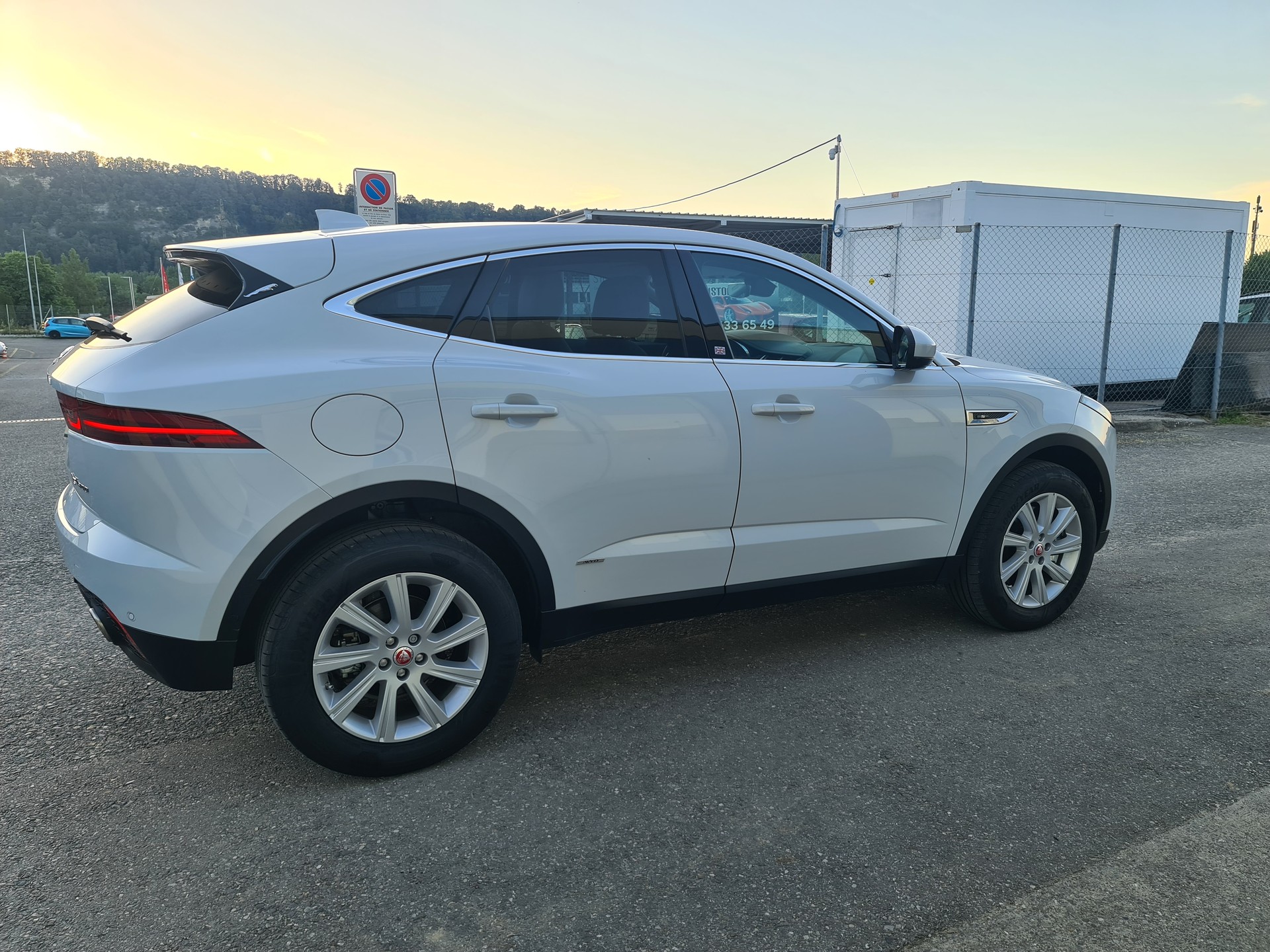 JAGUAR E-Pace 2.0 P250 R-Dynamic SE AWD Automatik-image-13