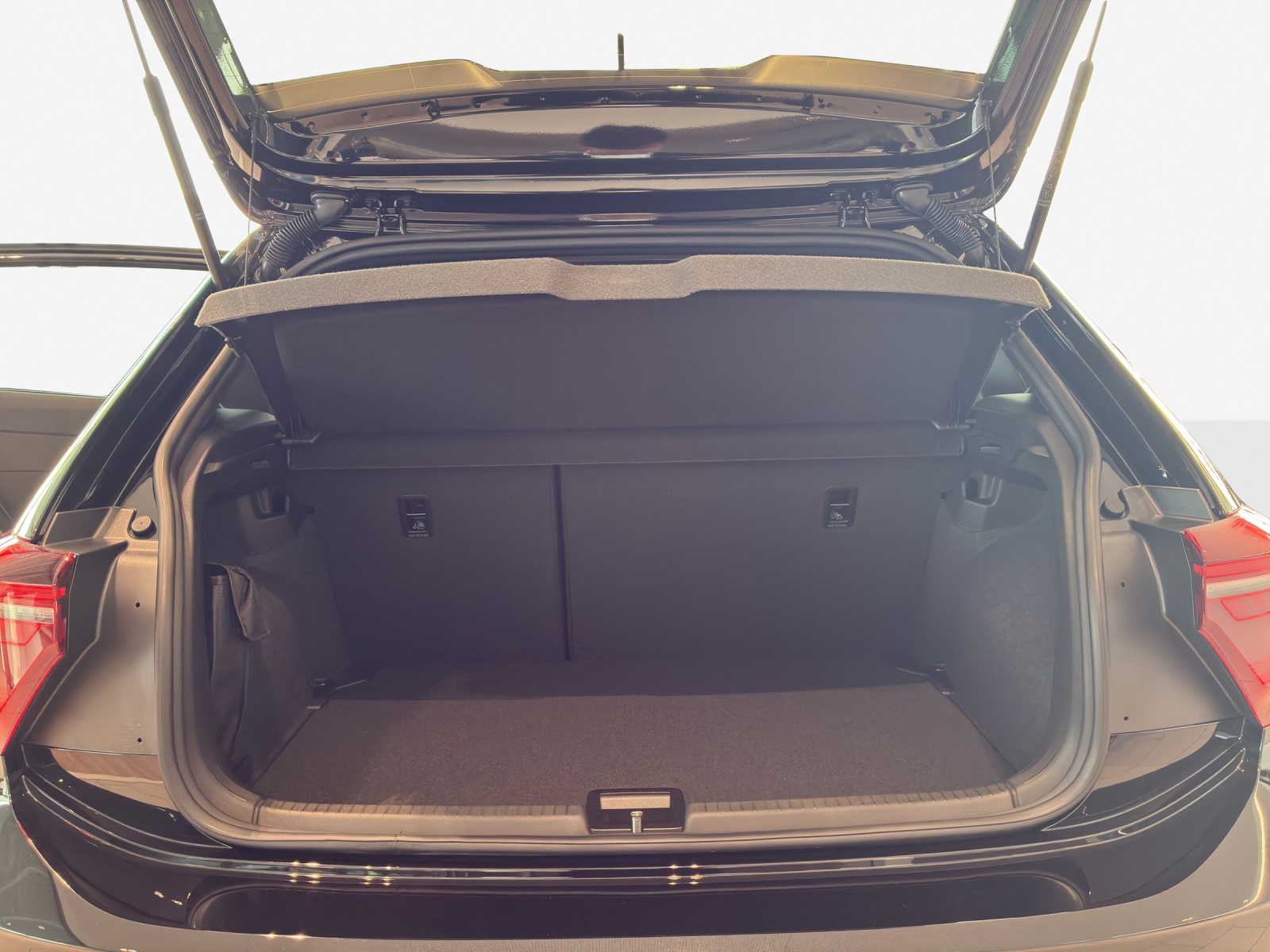 VW Polo 1.0 TSI R-Line United DSG-image-12