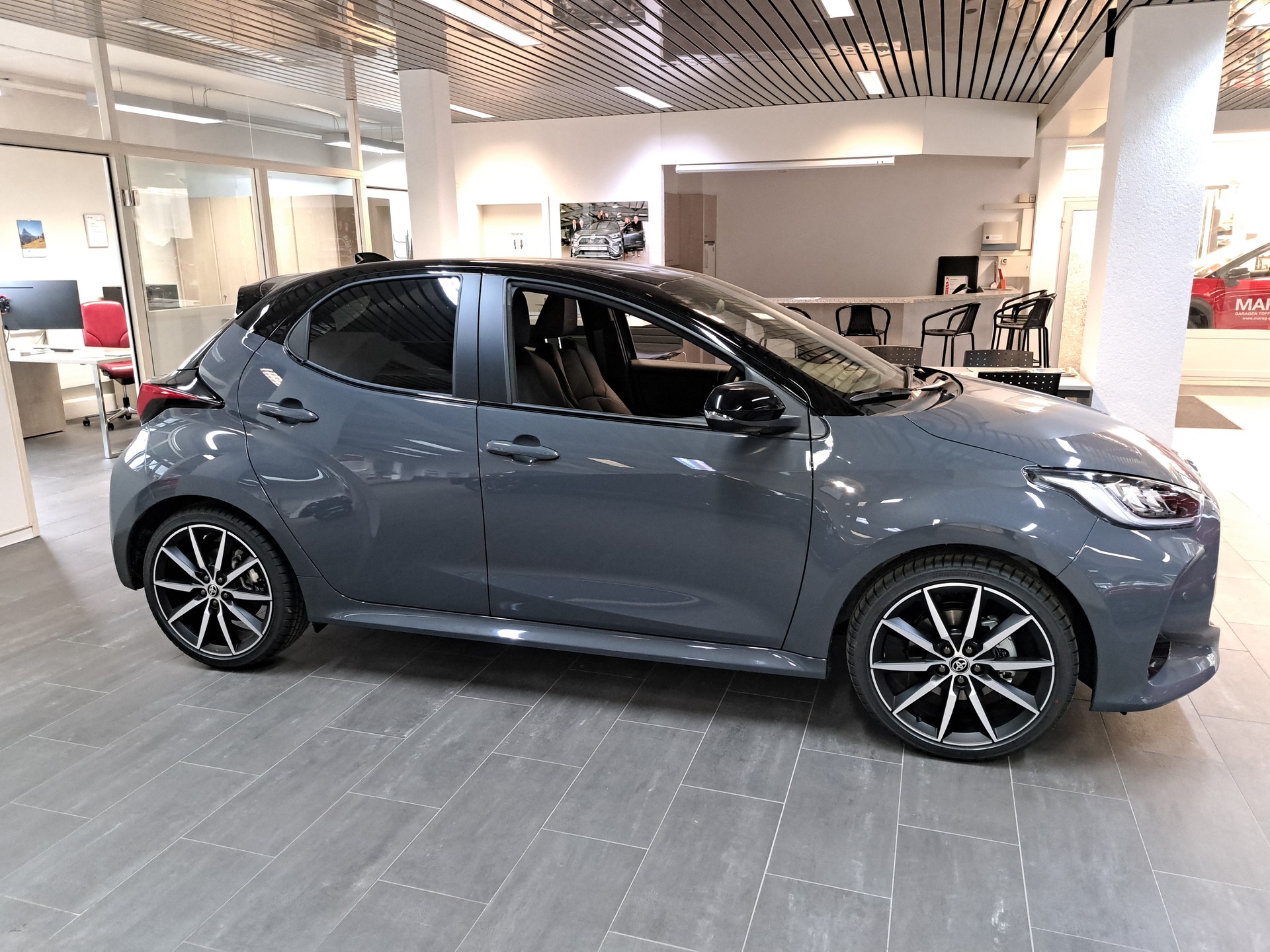TOYOTA Yaris 1.5 GR Sport e-CVT-image-3