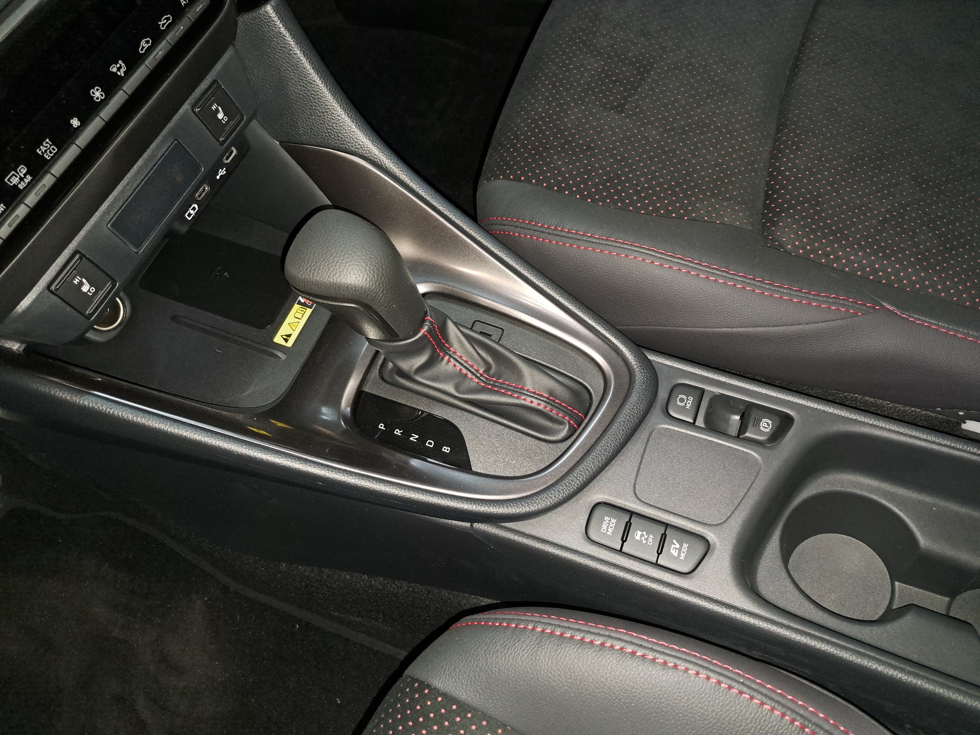 TOYOTA Yaris 1.5 GR Sport e-CVT-image-12
