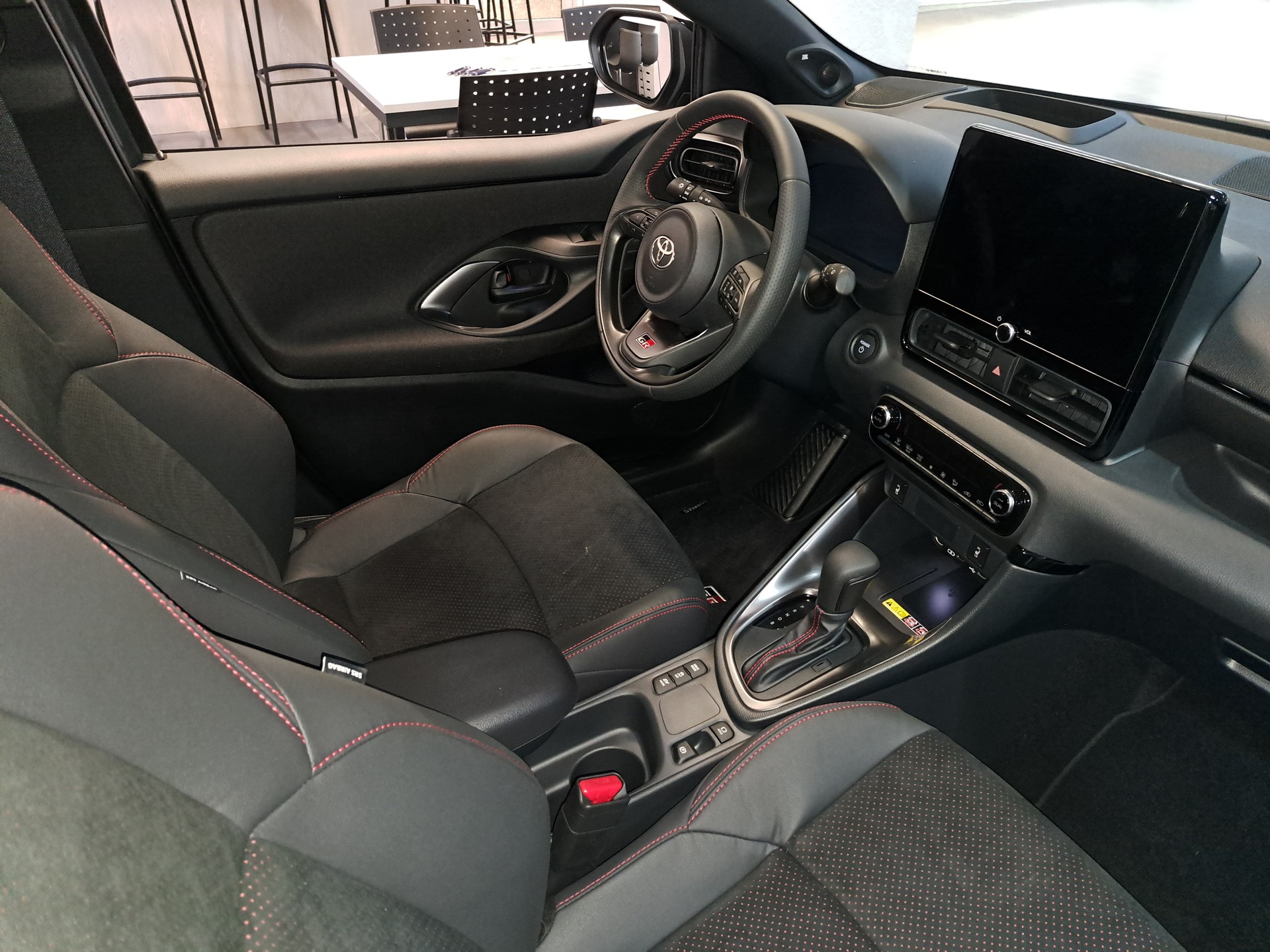 TOYOTA Yaris 1.5 GR Sport e-CVT-image-4