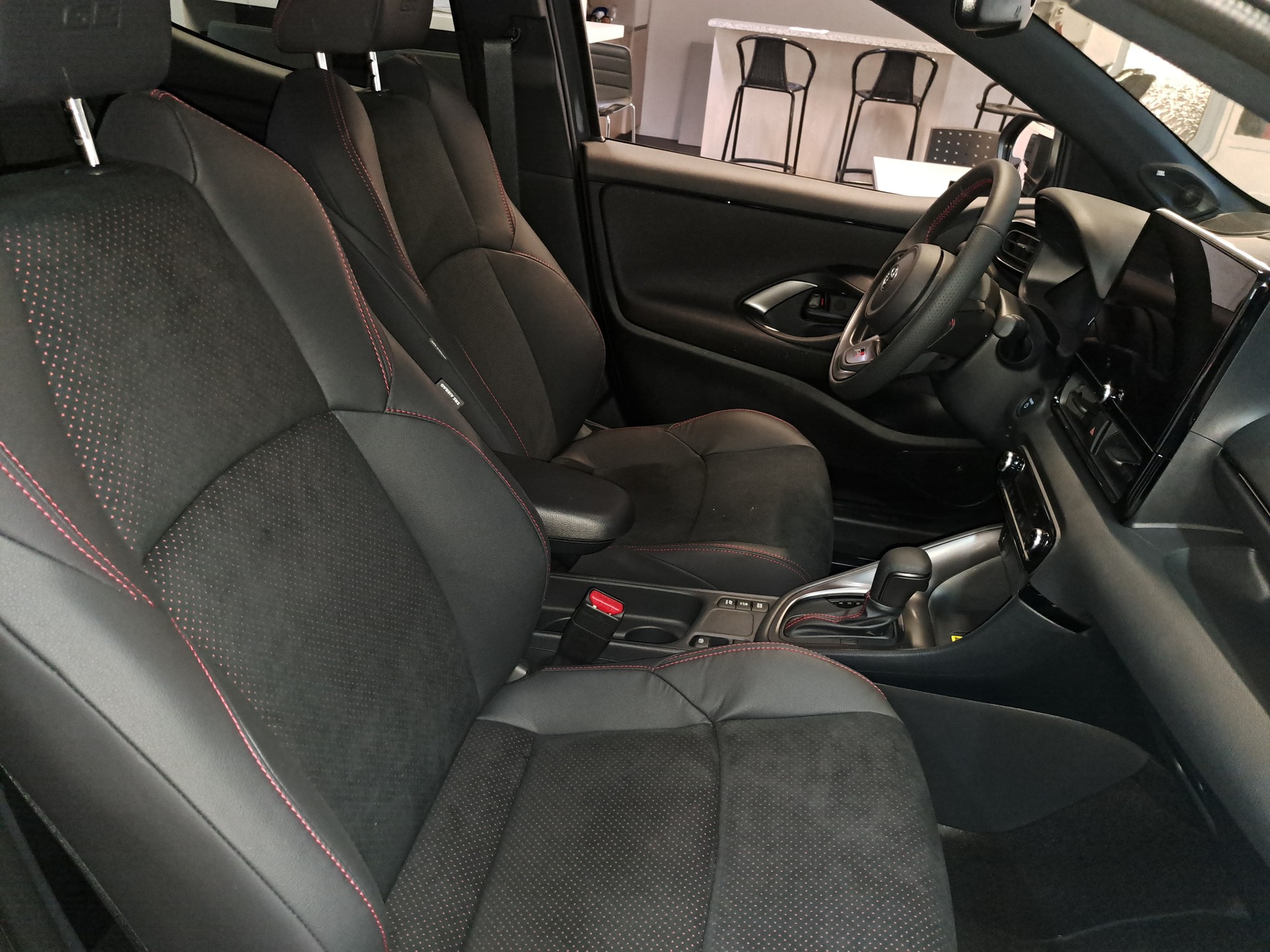 TOYOTA Yaris 1.5 GR Sport e-CVT-image-5