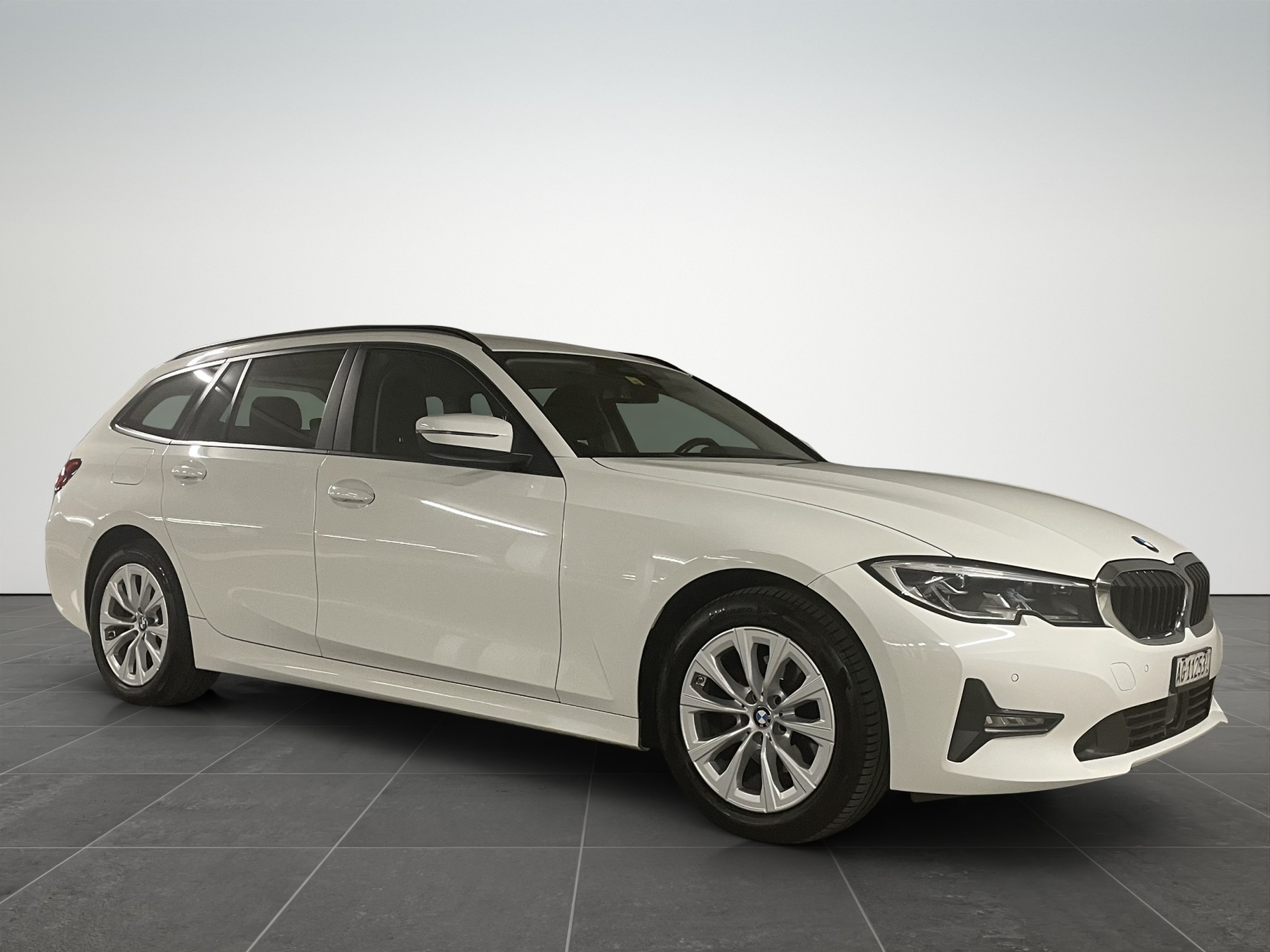BMW 320d xDrive 48V Touring Steptronic-showroom-element-1