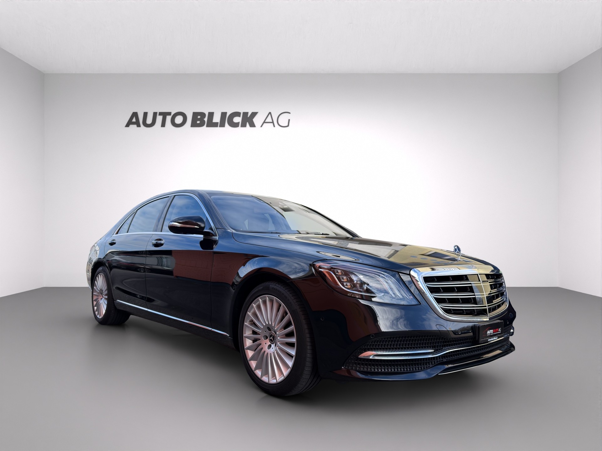 MERCEDES-BENZ S 560 L 4Matic 9G-Tronic-showroom-element-1