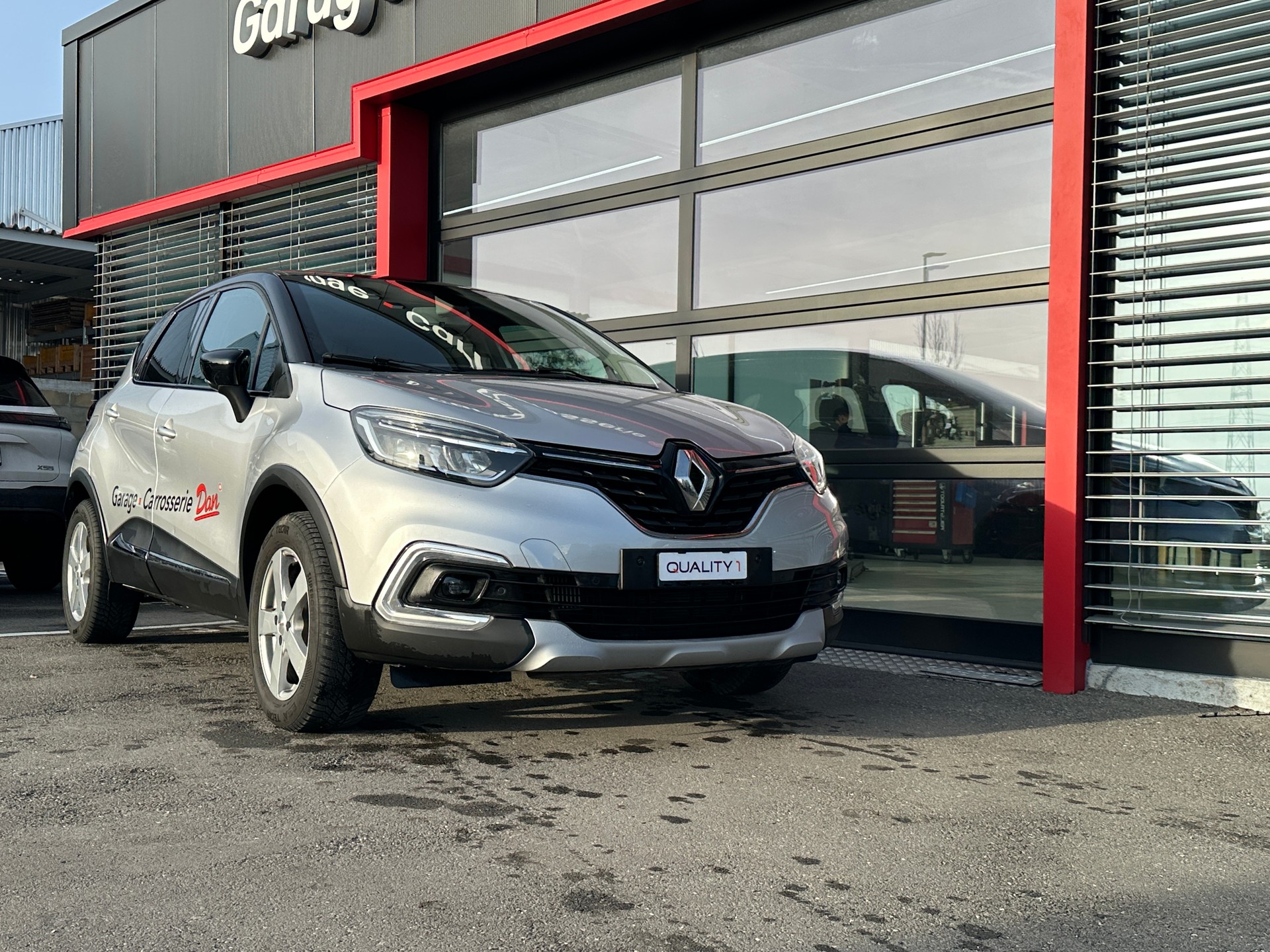 RENAULT Captur 1.2 T 16V Intens-image-1