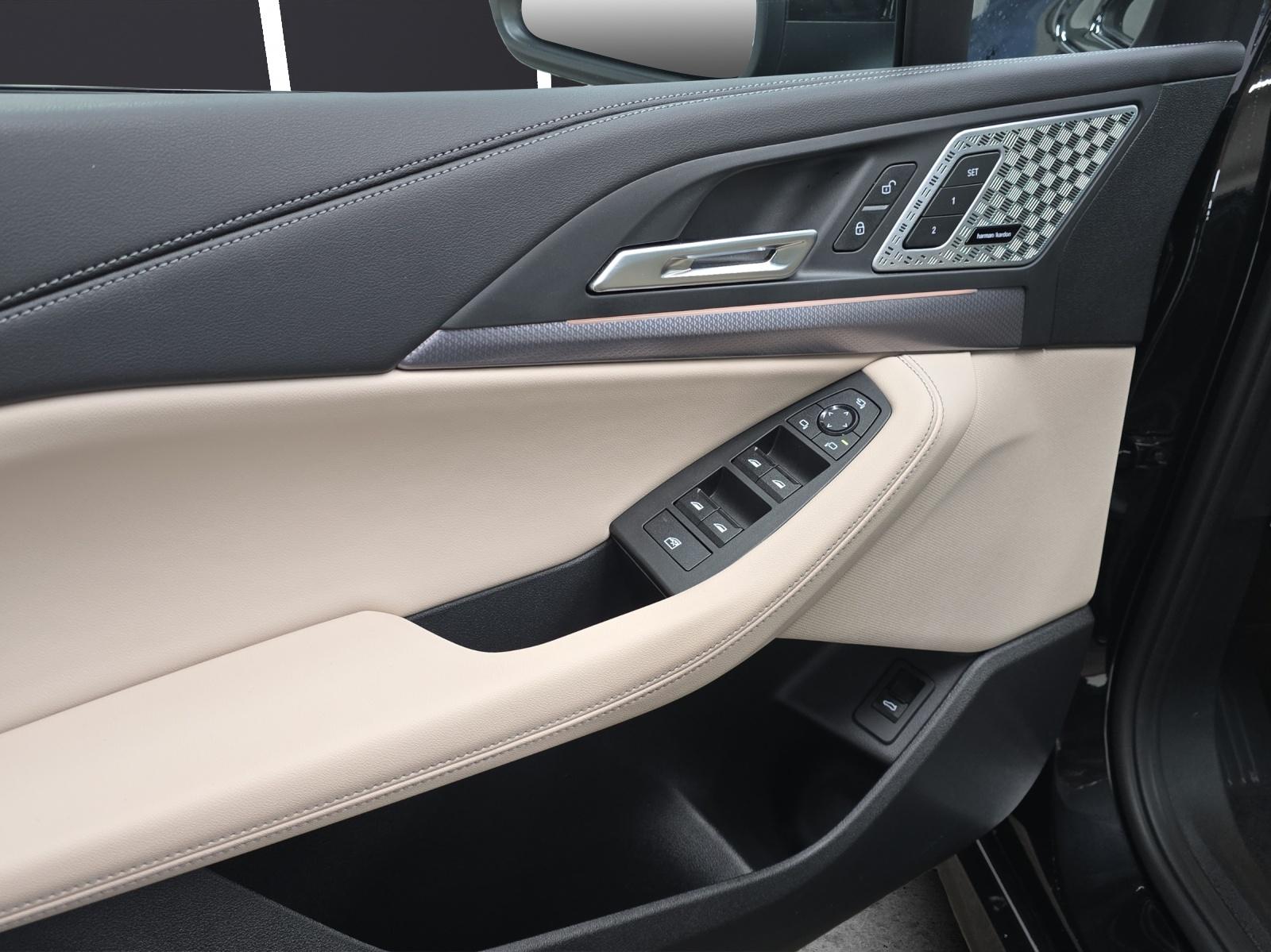 BMW 223d xDrive paddles Active Tourer-image-12