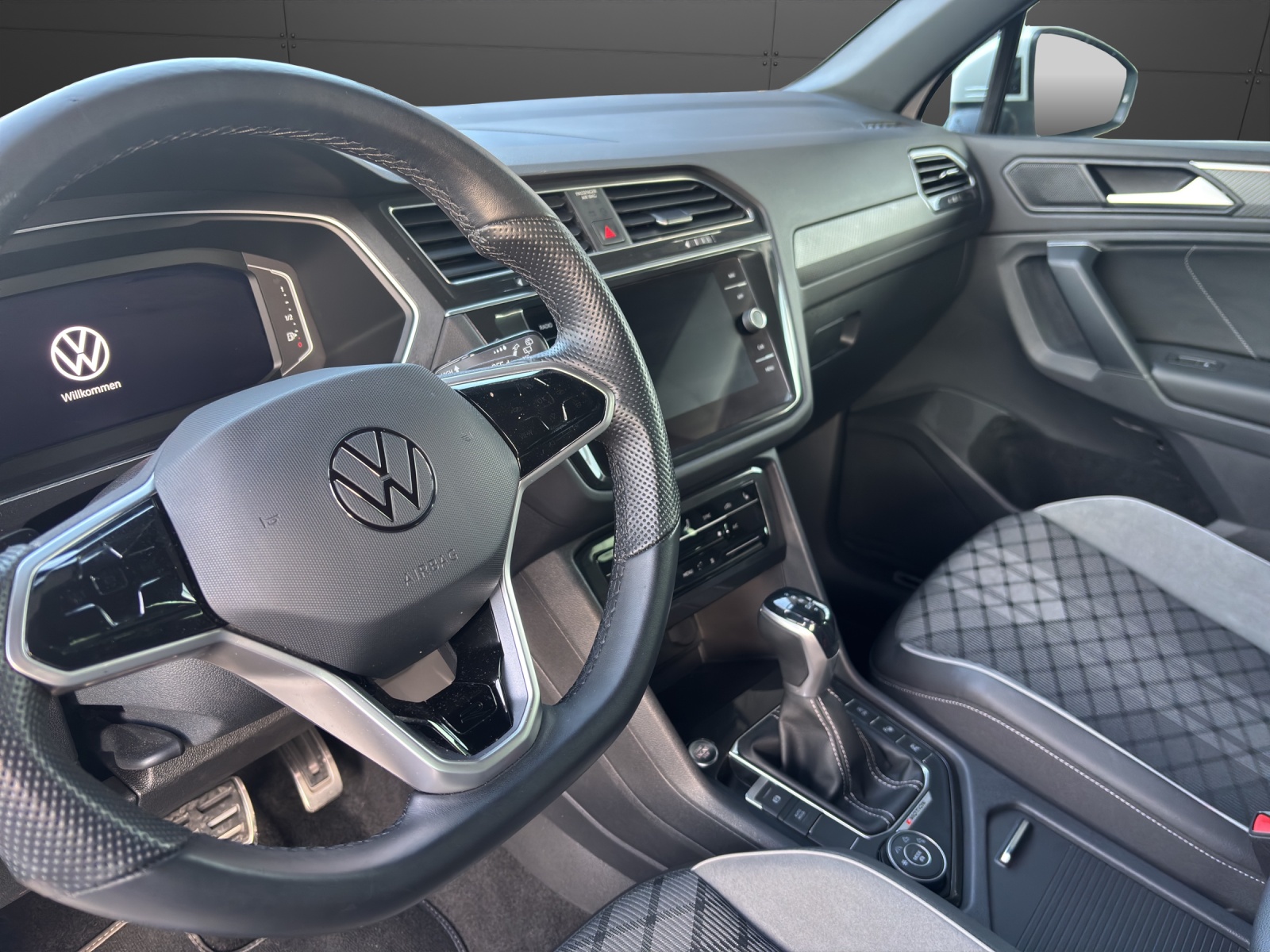 VW Tiguan 2.0TSI R-Line 4Motion DSG-image-3